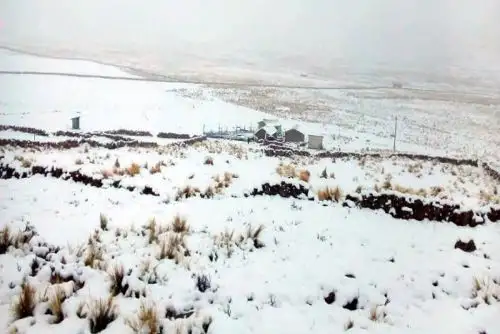 Precipitaciones líquidas y sólidas (nieve, granizo y aguanieve) de moderada a fuerte intensidad, acompañadas de descargas eléctricas y ráfagas de viento, se presentarán en la Sierra desde esta tarde hasta el viernes 4 de octubre, informó el Servicio Nacional de Meteorología e Hidrología (Senamhi). ANDINA/Difusión