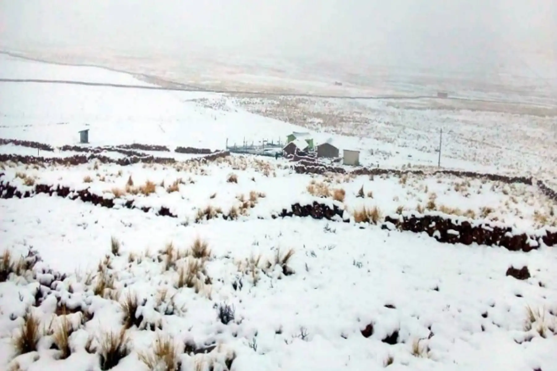 La solidificación de nieve se mantendrá debido a que se espera que se presenten condiciones de cielo nublado parcial con un importante descenso de las temperaturas del aire durante la noche.