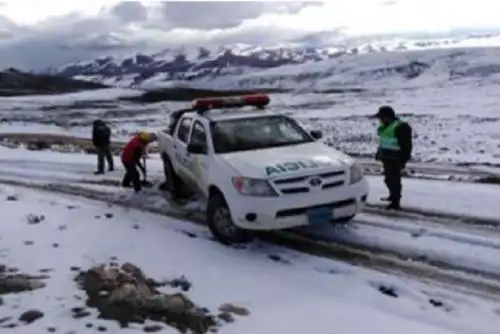 Carretera que une las regiones de Moquegua y Arequipa se encuentra con el tránsito vehicular restringido, a consecuencia de la presencia de nevadas que cubren la vía, así como diversos pastizales,