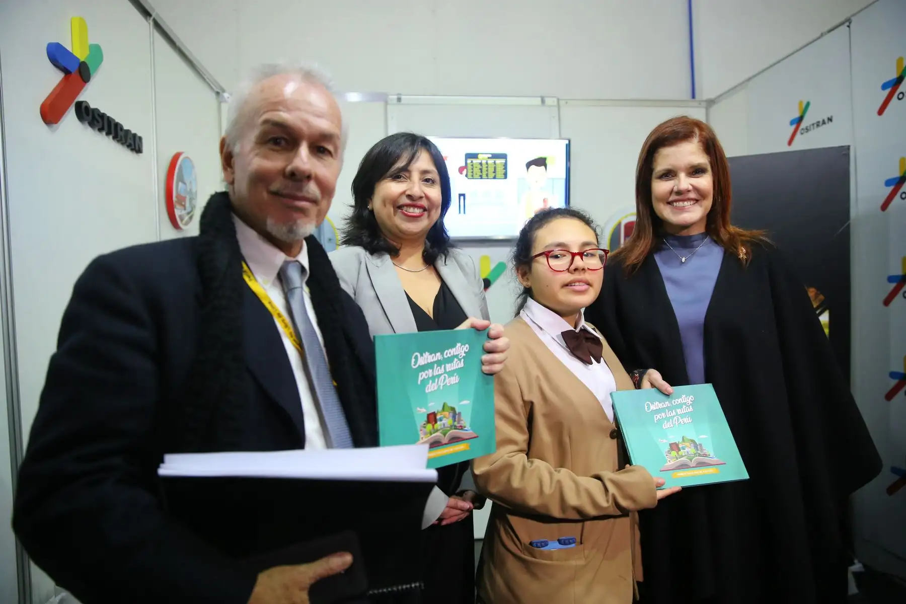Vicepresidenta Mercedes Araóz, visita la Feria Internacional del Libro.