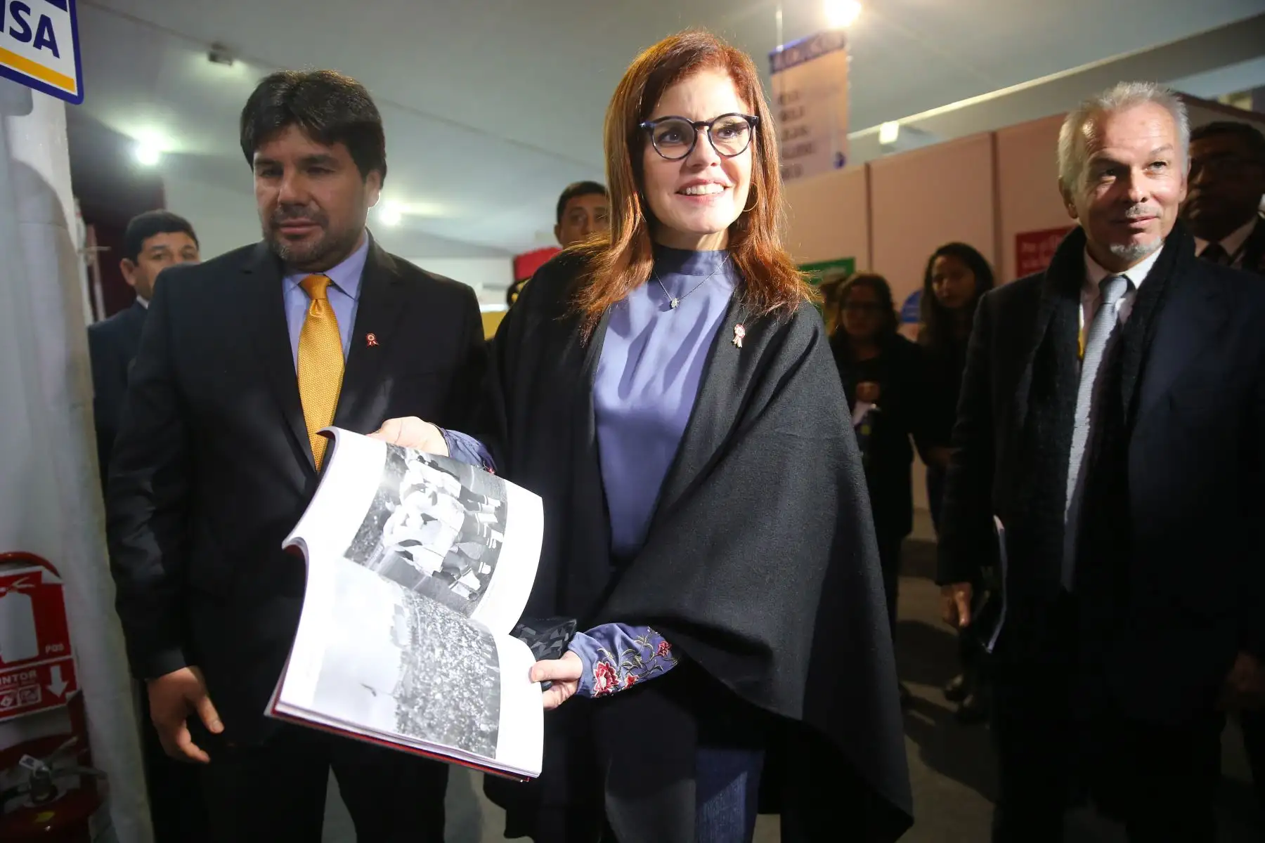 Vicepresidenta Mercedes Araóz, visita la Feria Internacional del Libro.