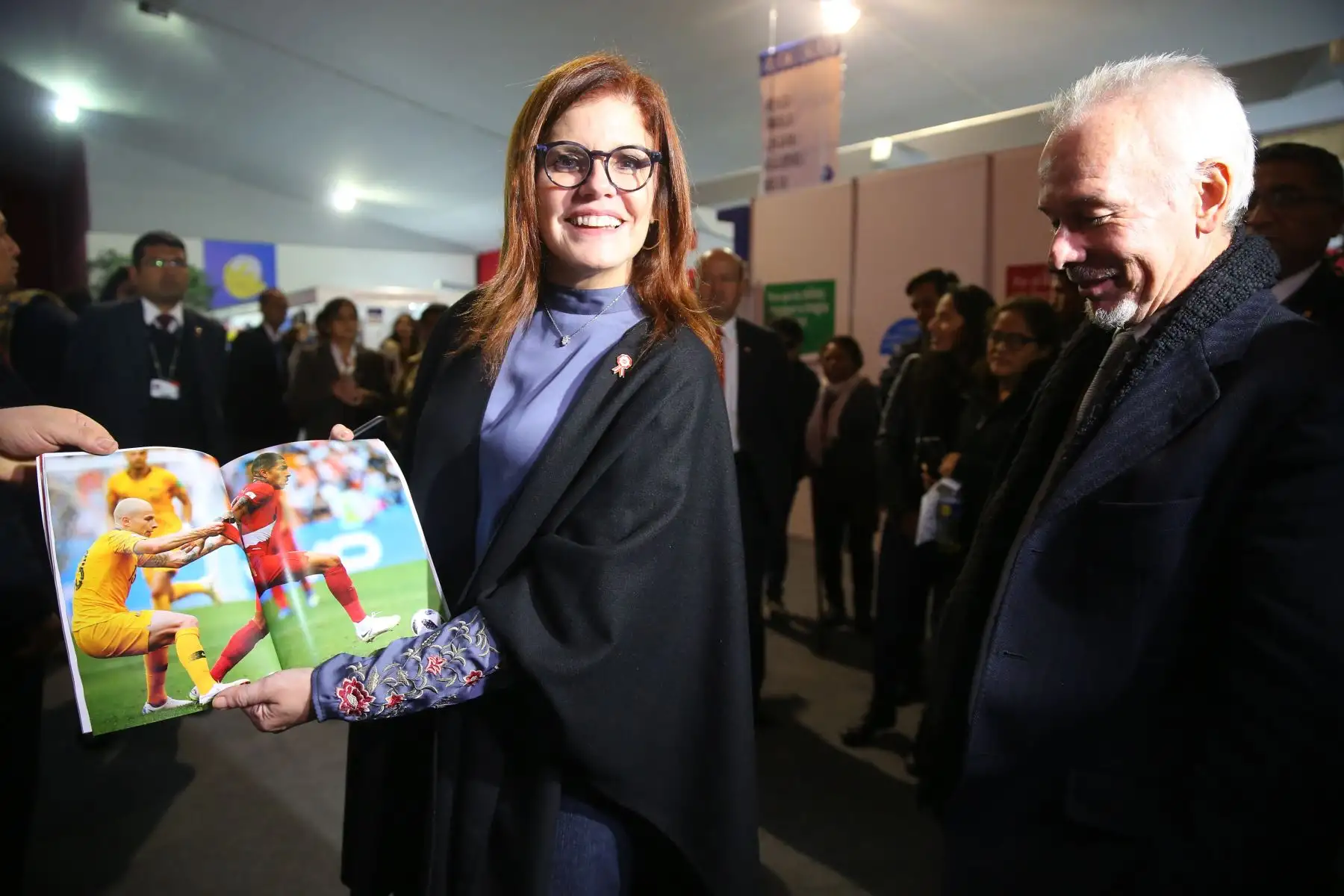 Vicepresidenta Mercedes Araóz, visita la Feria Internacional del Libro.
