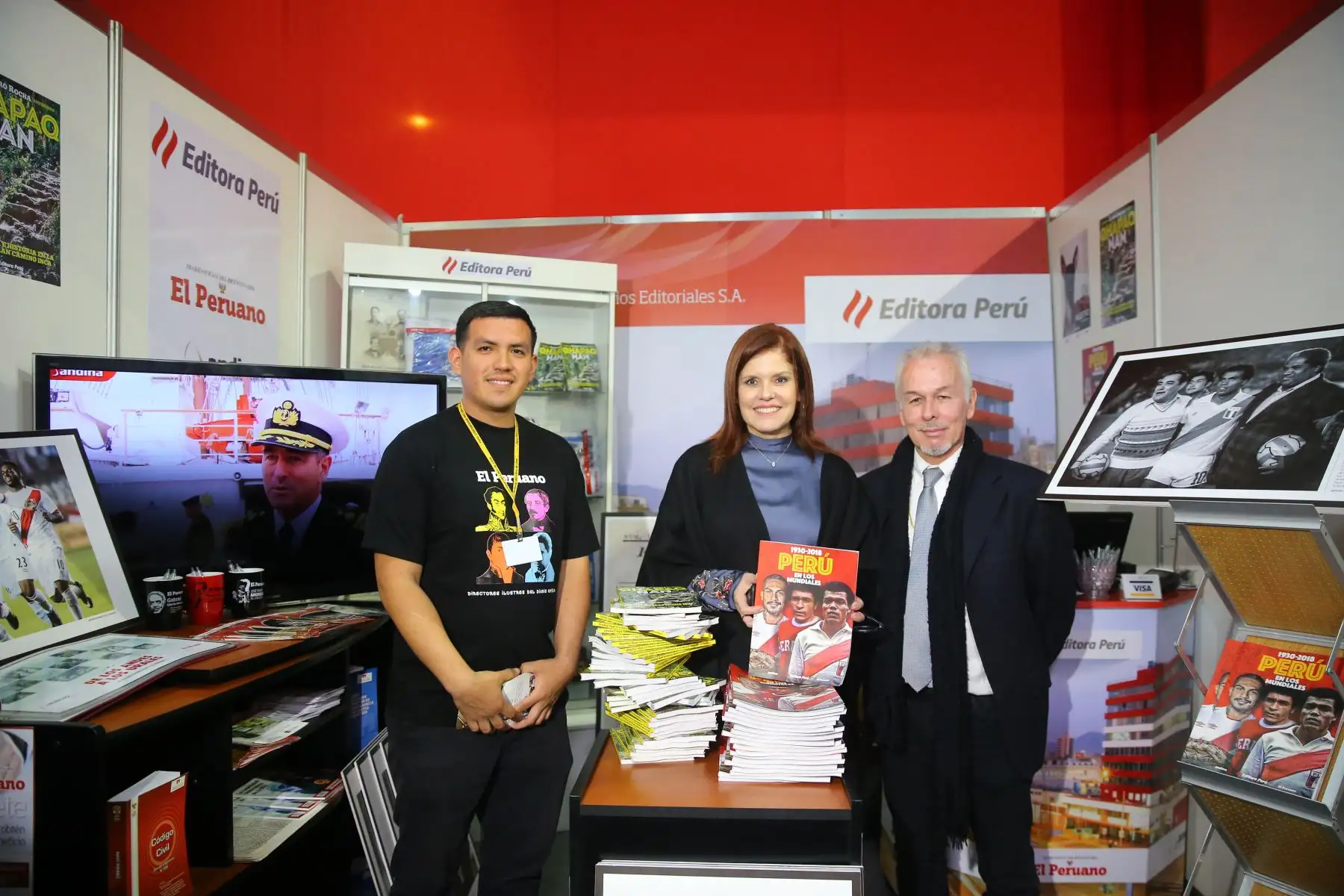 Vicepresidenta Mercedes Araóz, visita la Feria Internacional del Libro.