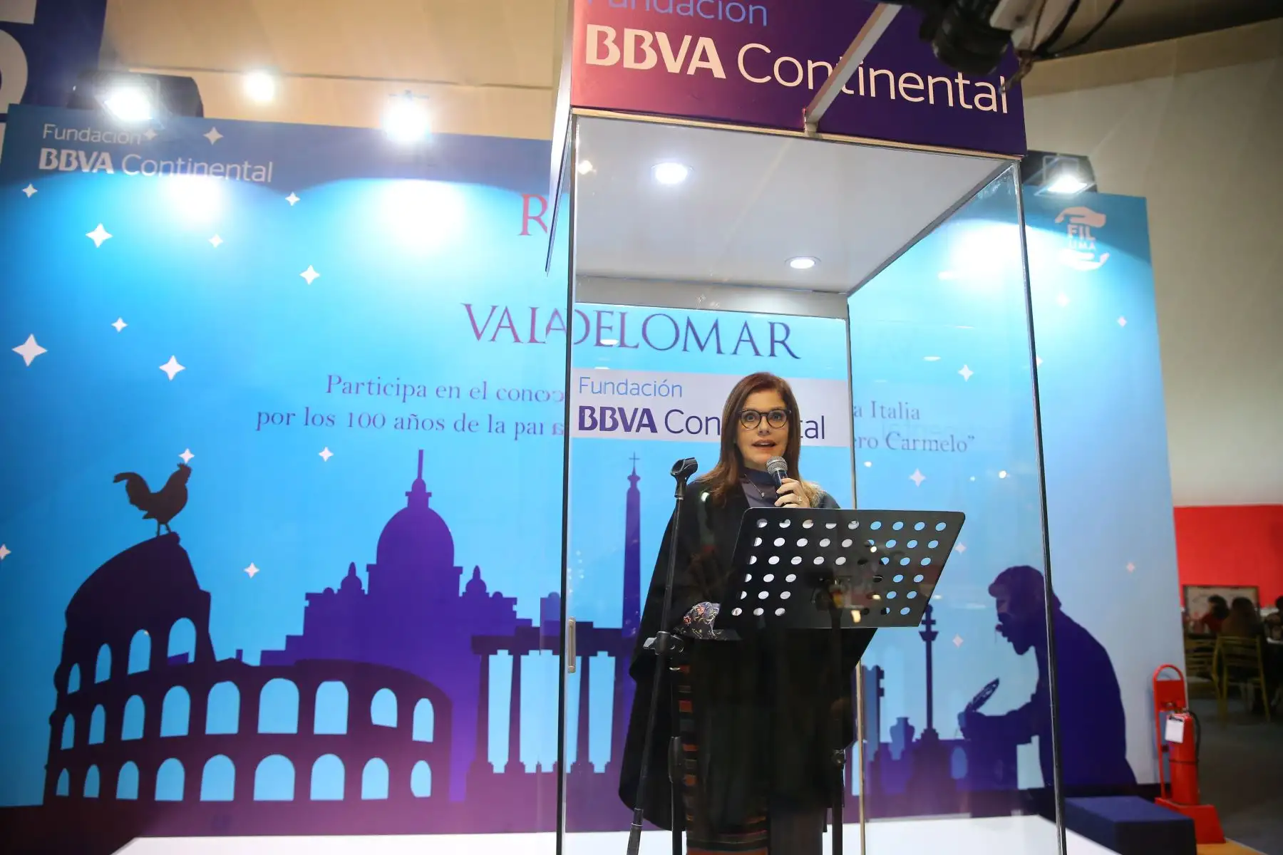 Vicepresidenta Mercedes Araóz, visita la Feria Internacional del Libro.