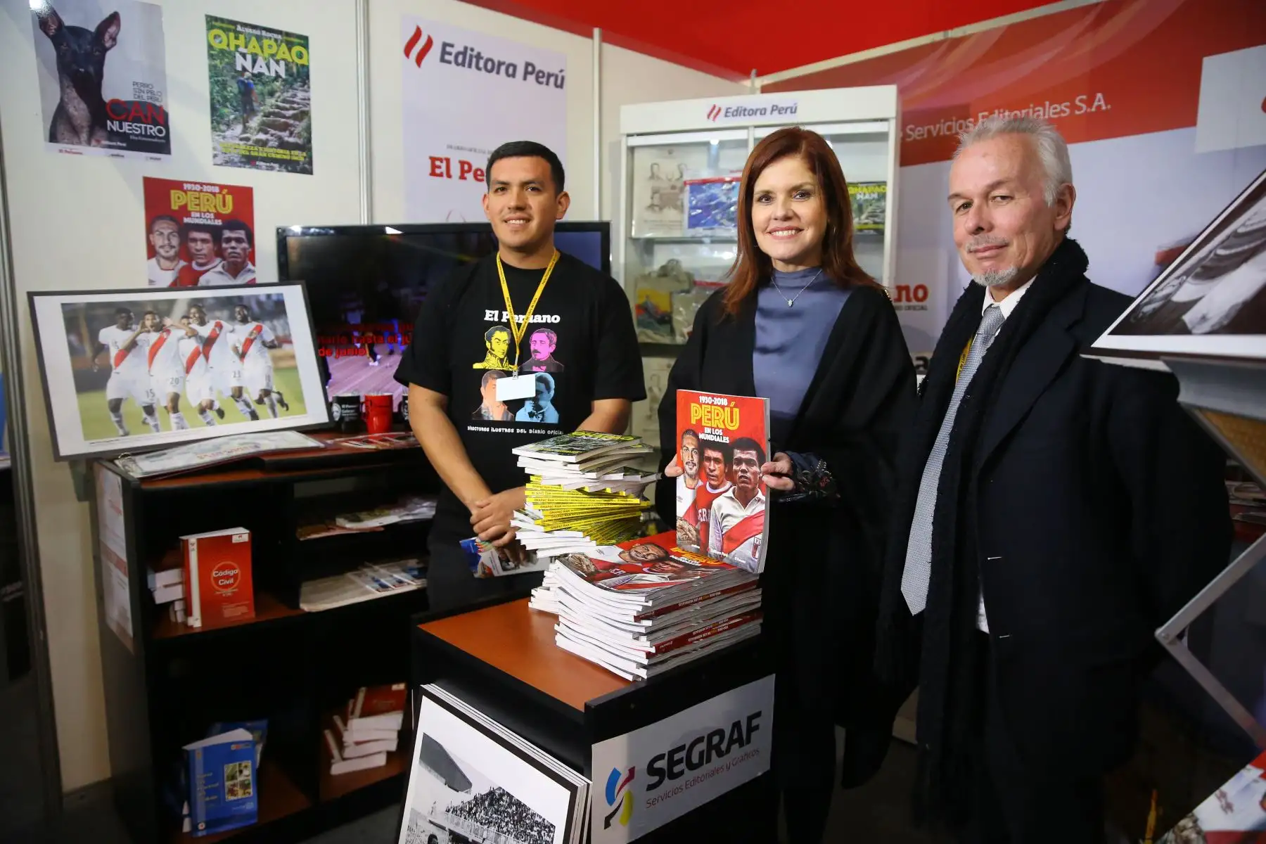 Vicepresidenta Mercedes Araóz, visita la Feria Internacional del Libro.