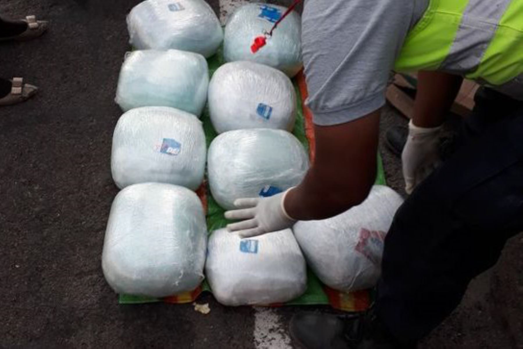 Policía decomisa más de 80 kilos de marihuana en carretera Nasca-Puquio, en Ica.
