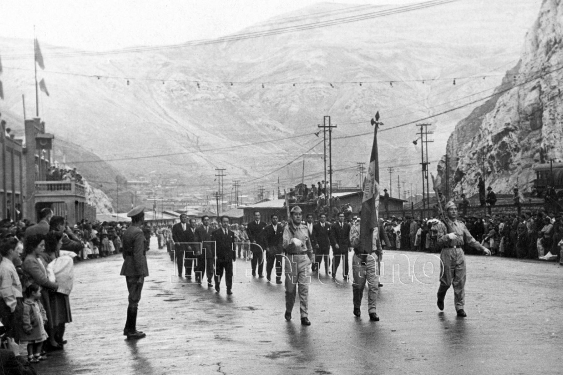 La Oroya, 27 julio 1950  / Desfile escolar en la avenida principal de La Oroya. Foto:ANDINA/Archivo Histórico de El Peruano