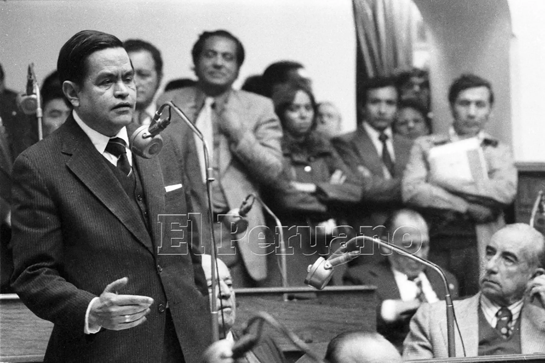 Lima - 15 agosto 1978 / Enrique Chirinos Soto, representante del Partido Aprista Peruano, durante el debate del reglamento de la Asamblea Constituyente.  Foto: Archivo Histórico de El Peruano.
