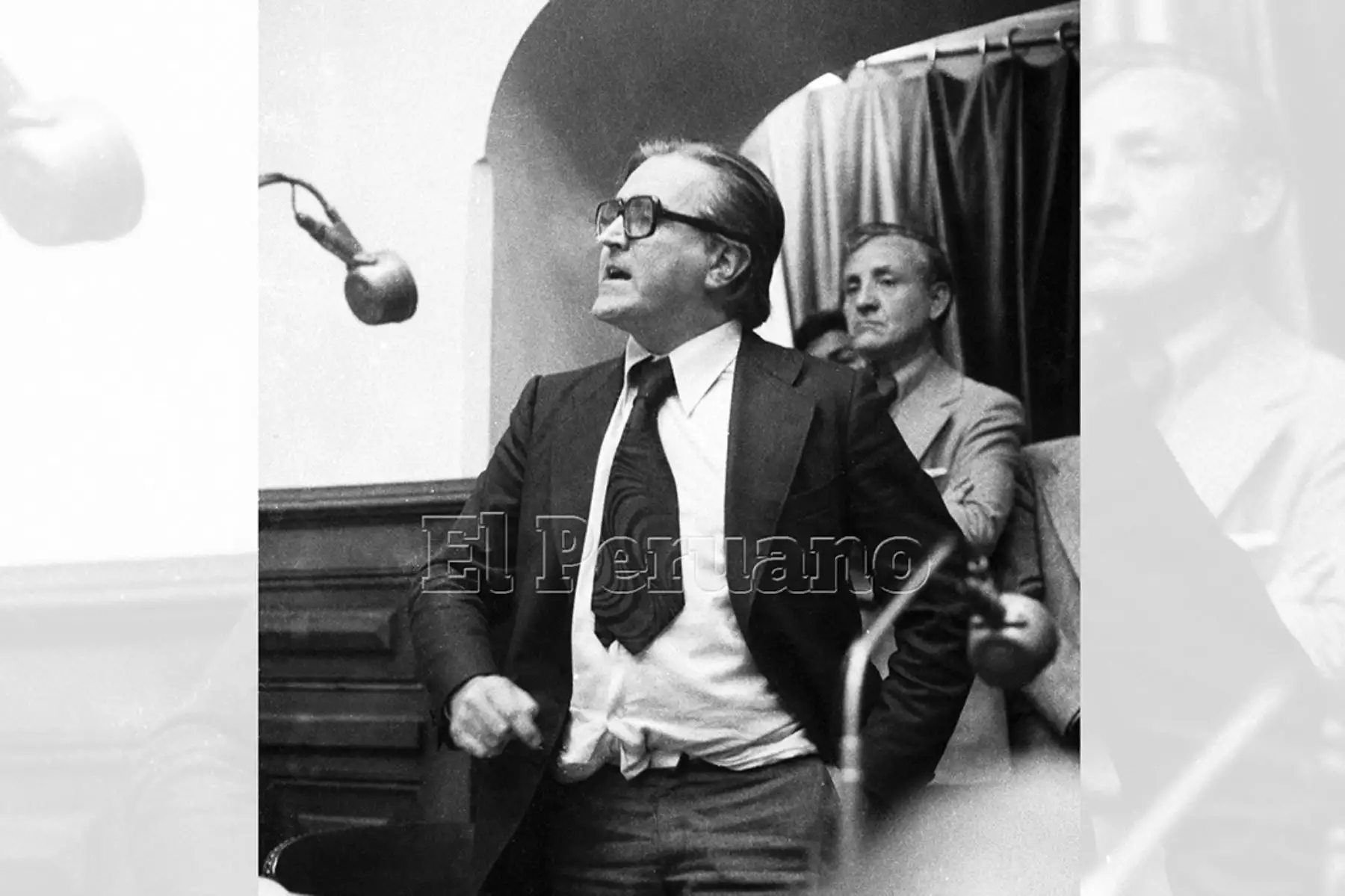 Lima - 15 agosto 1978 /Javier Valle Riestra representante del Partido Aprista Peruano  durante el debate del reglamento de la Asamblea Constituyente.  Foto: Archivo Histórico de El Peruano.