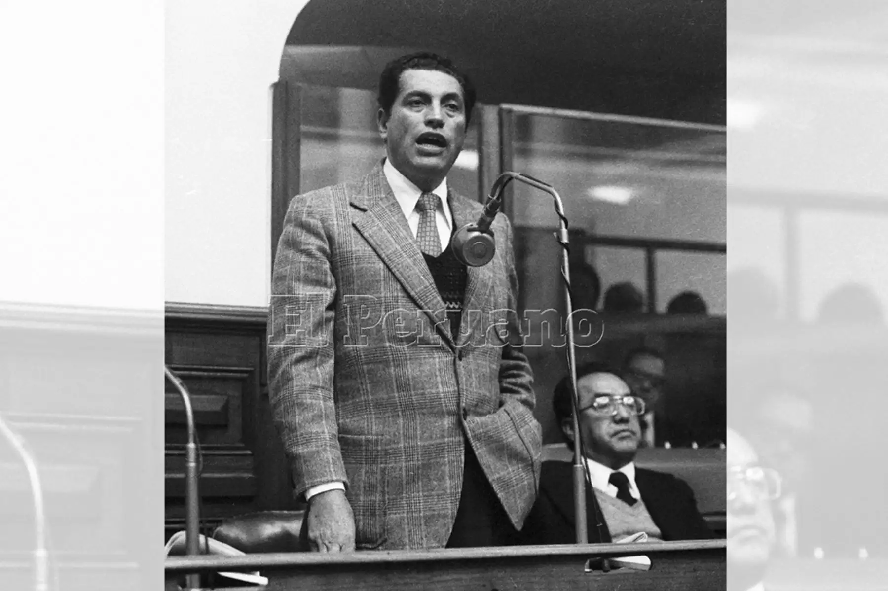 Lima - 10 agosto 1978 / Roger Cáceres Velásquez, representante y líder del Frente Nacional de Trabajadores y Campesinos (FRENATRACA),  durante la primera sesión de la Asamblea Constituyente que debate su reglamento interno.  Foto: Archivo Histórico de El Peruano.