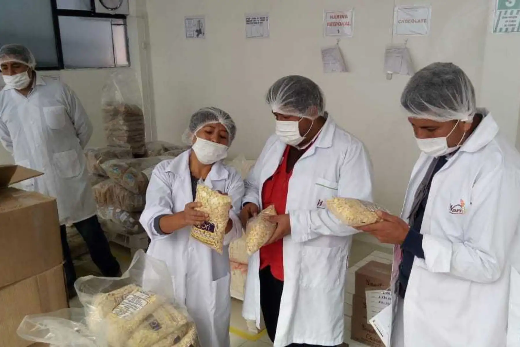 Con el propósito de realizar el seguimiento y la vigilancia en la entrega del desayuno a los escolares de todo el país, el Programa Nacional de Alimentación Escolar Qali Warma supervisó 46 entidades, de las cuales 8 son almacenes de proveedores y 38 instituciones educativas.
