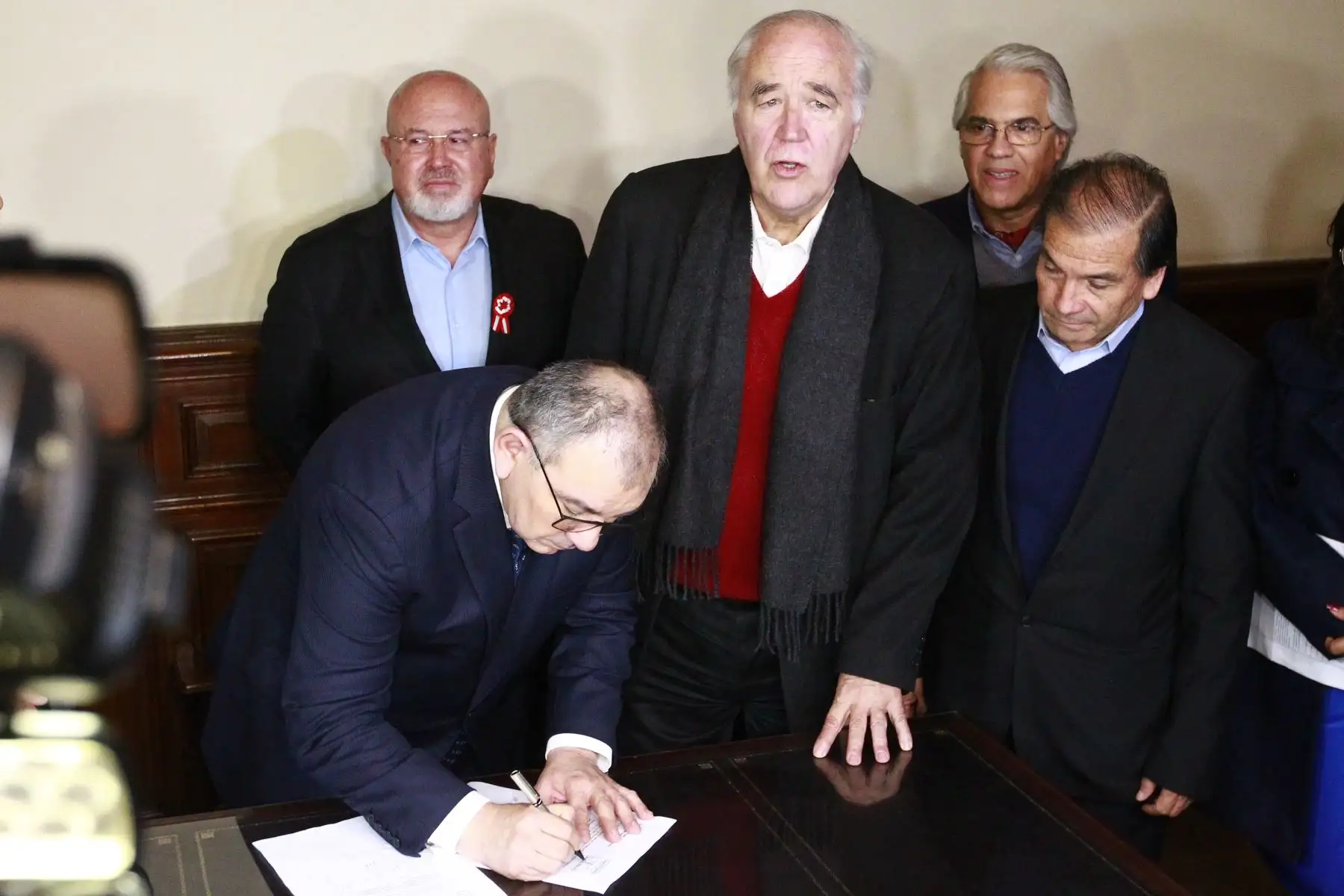 Los congresistas Carlos Bruce, de Peruanos por el Kambio (PPK); Wilbert Rozas, del Frente Amplio (FA); y Marisol Espinoza, de Alianza para el Progreso (APP); integran la lista alternativa al fujimorismo que postula a Víctor Andrés García Belaúnde, a la presidencia del Congreso. Foto: ANDINA/Eddy Ramos