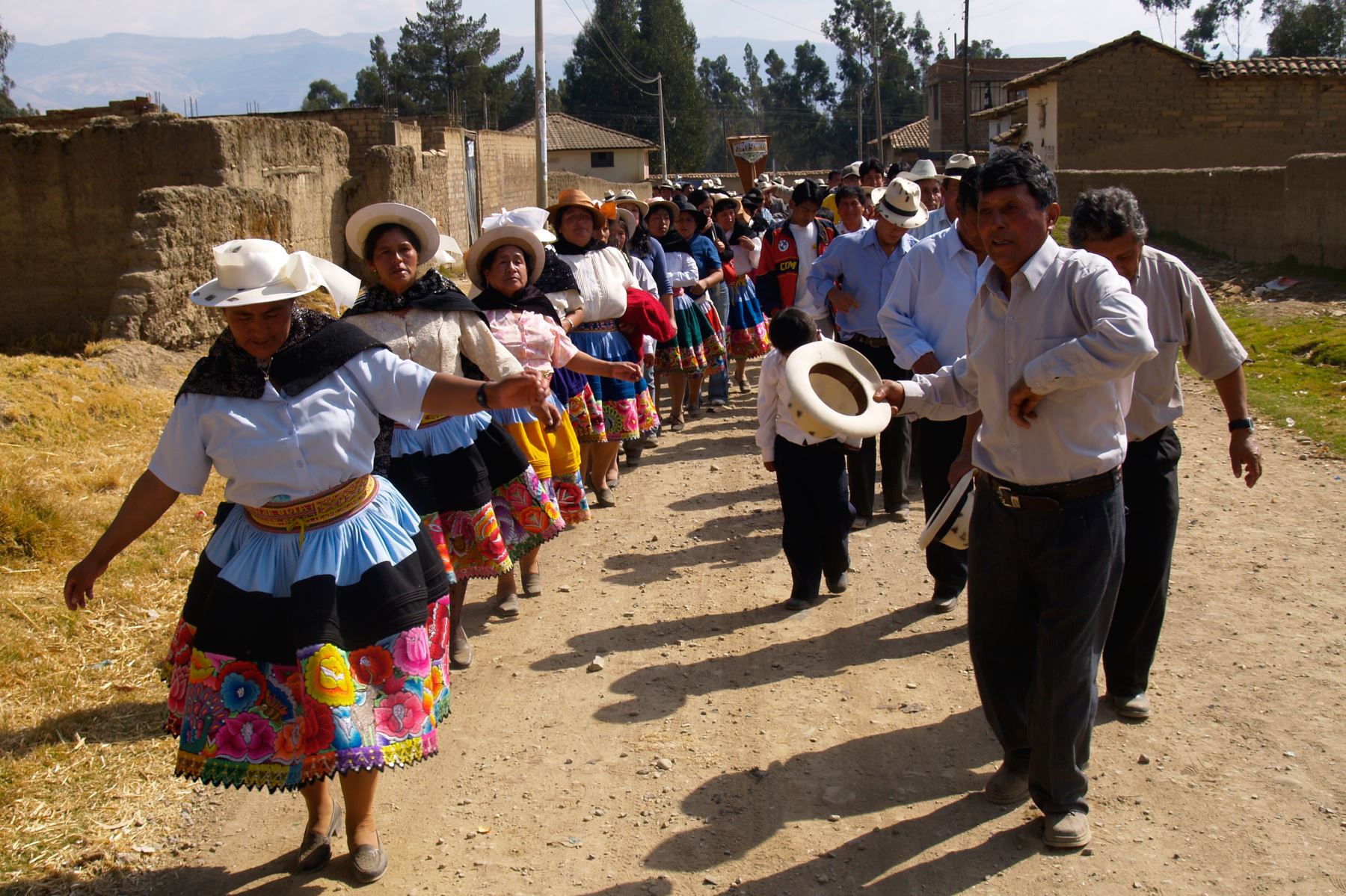 La festividad en honor de Santiago apóstol o Taita Shanti es una de las celebraciones religiosas y culturales más importantes del calendario jubilar en la sierra peruana y en especial del Valle del Mantaro, en el departamento de Junín, donde contribuye a fortalecer la identidad de la población en esta región de los Andes centrales.