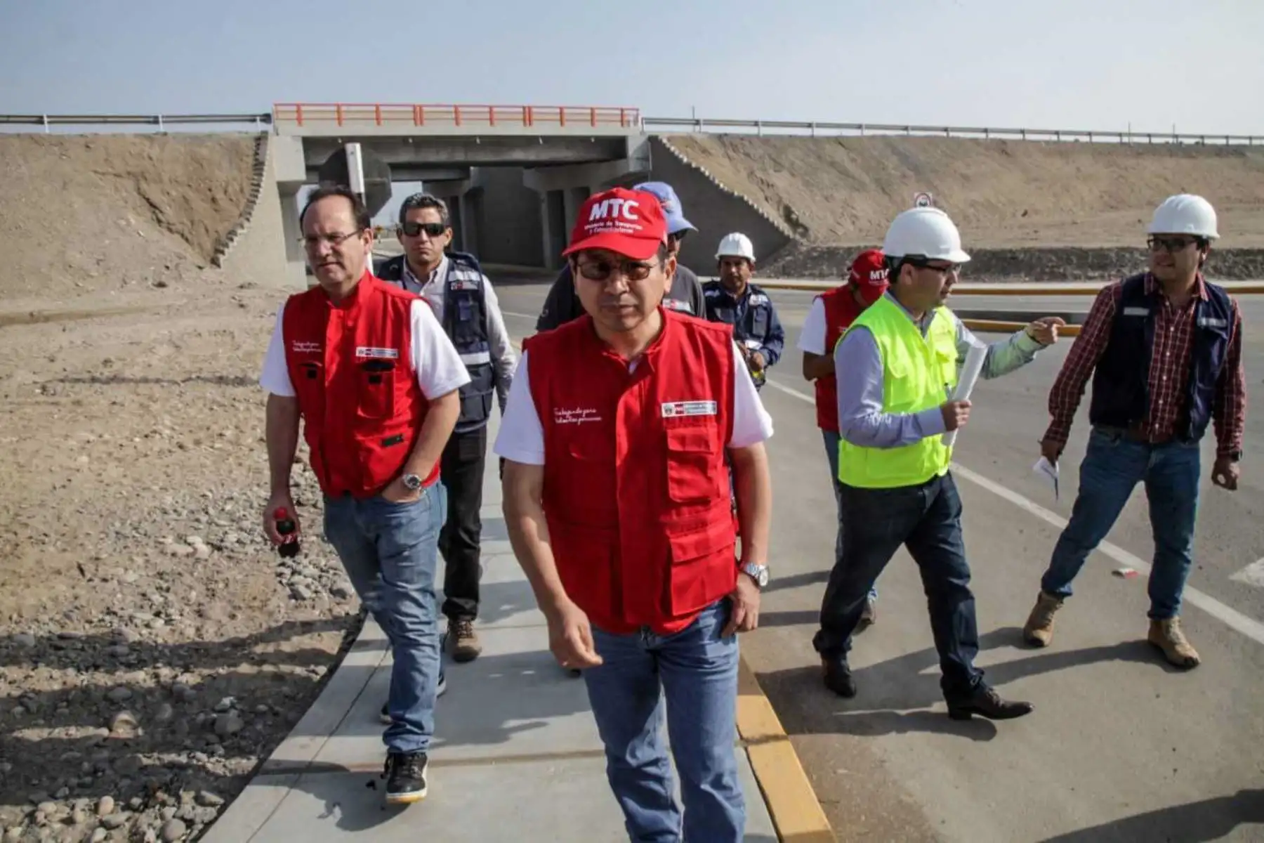 En lo que va de su gestión al frente del Ministerio de Transportes y Comunicaciones (MTC), el ministro Edmer Trujillo Mori ha recorrido más de 3,700 kilómetros de carreteras nacionales para comprobar su estado y coordinar soluciones viales con Provías Descentralizado, Provías Nacional y las empresas concesionarias.
