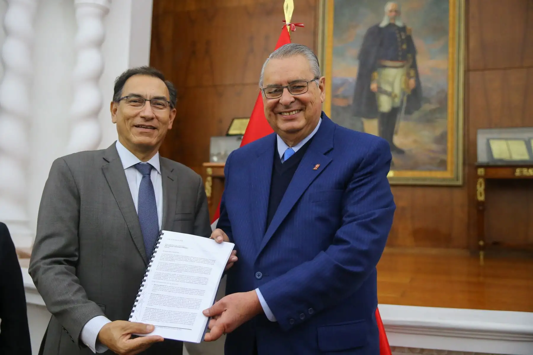Jefe de Estado Martin Vizcarra, recibe informe de la Comisión de Reforma del Sistema de Justicia.