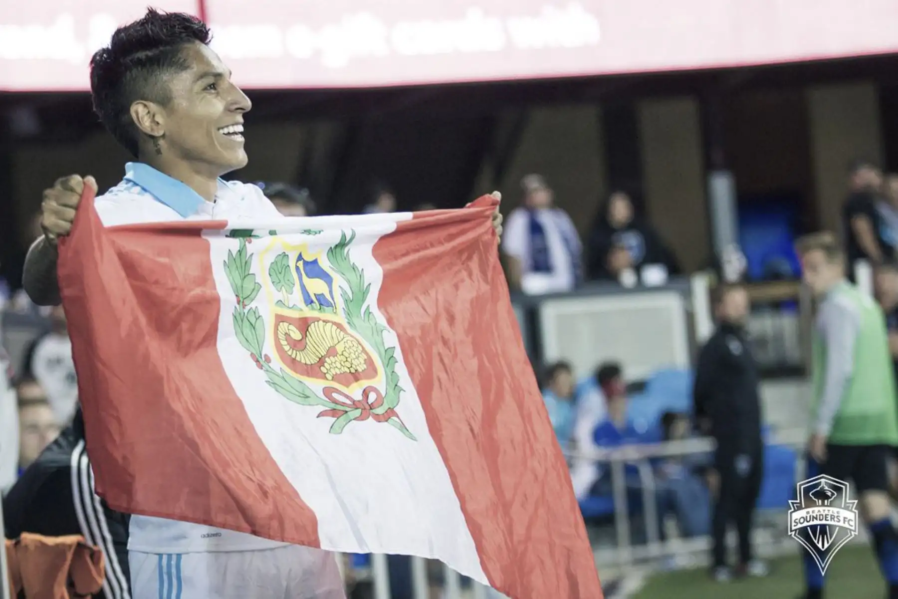 Ruidíaz marcó su primer gol con  el Seattle Sounders y celebró con la bandera peruana.Foto: ANDINA/Seattle Sounders FC
‏