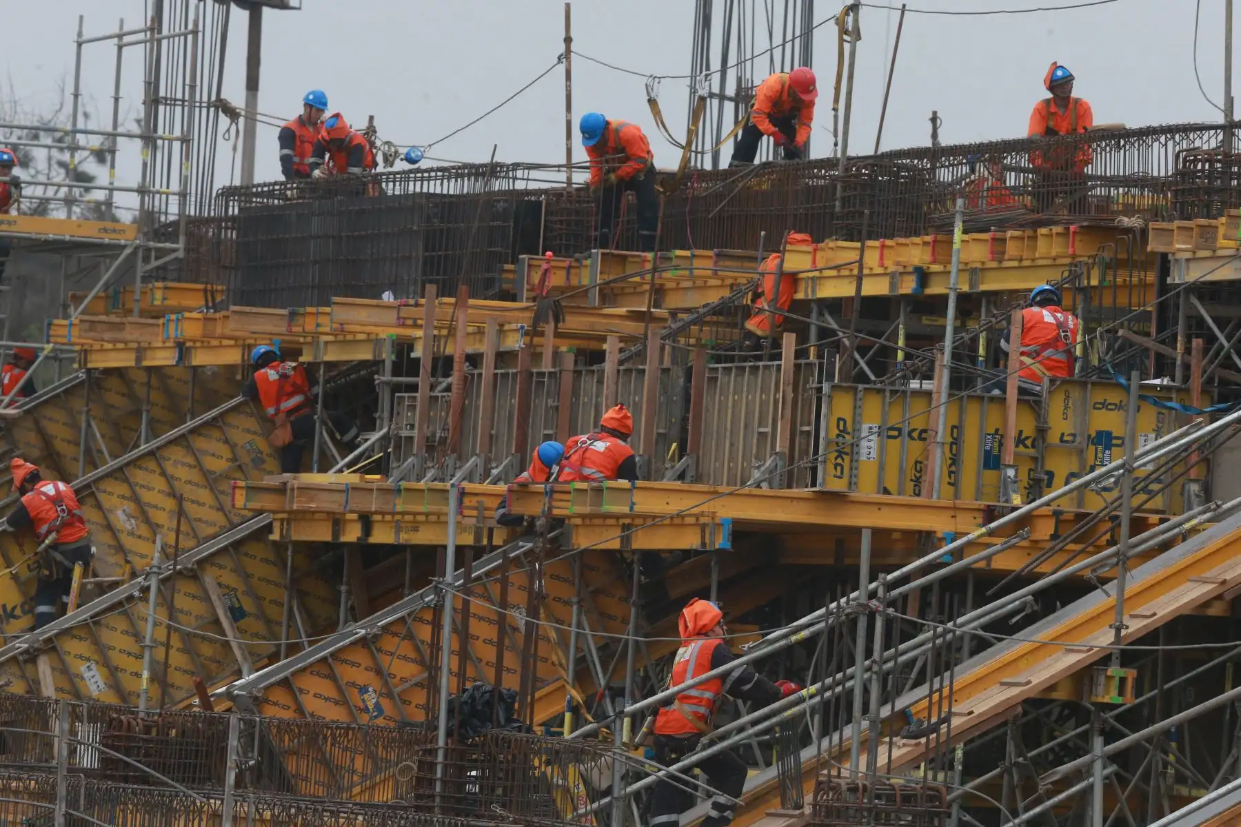 En la Villa Deportiva Nacional (Videna) de San Luis ,1,000 trabajadores, entre oficinistas y obreros, ponen a tono lo que será el hub deportivo, el corazón de los XVIII Juegos Panamericanos, que se iniciarán en Lima y el Callao el 26 de julio del 2019. Foto: ANDINA/Vidal Tarqui