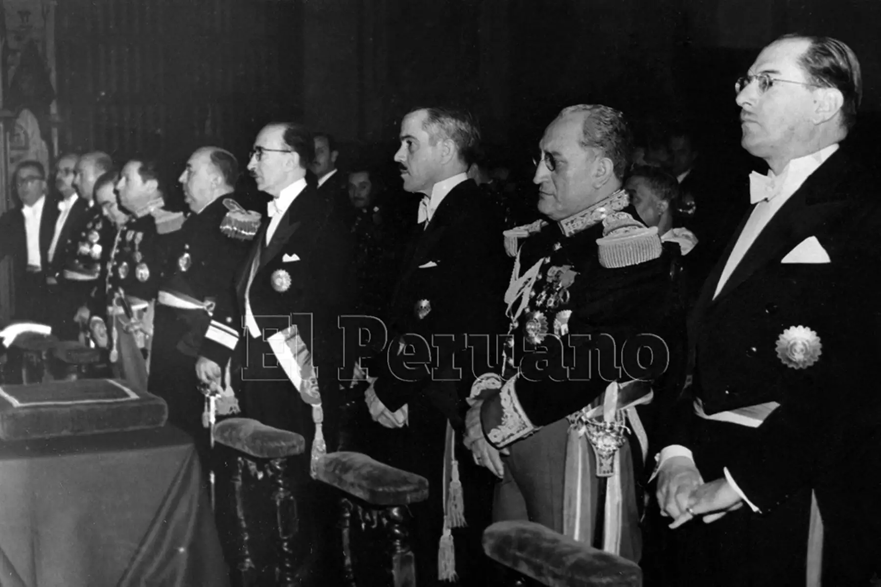 El presidente José Luis Bustamante y Rivero y los ministros de su gabinete en la misa Te Deum por el aniversario de la independencia Nacional (28 julio 1947). Foto: Archivo Histórico de EL PERUANO