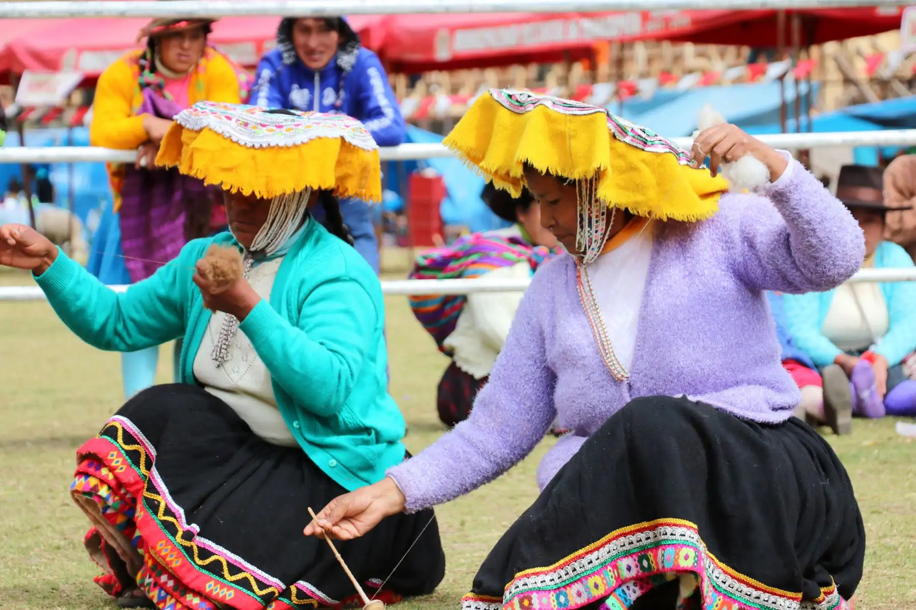 Tejedoras del distrito de Marcapata, en Cusco, conquistan el mercado de Dinamarca con prendas elaboradas con fibra de alpaca. Foto: ANDINA/Difusión.