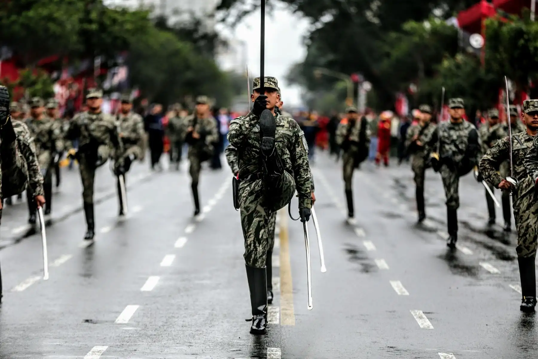 Práctica del Desfile Militar en la avenida Brasil, que se realizará el 29 de julio.  Foto: ANDINA/Luis Iparraguirre