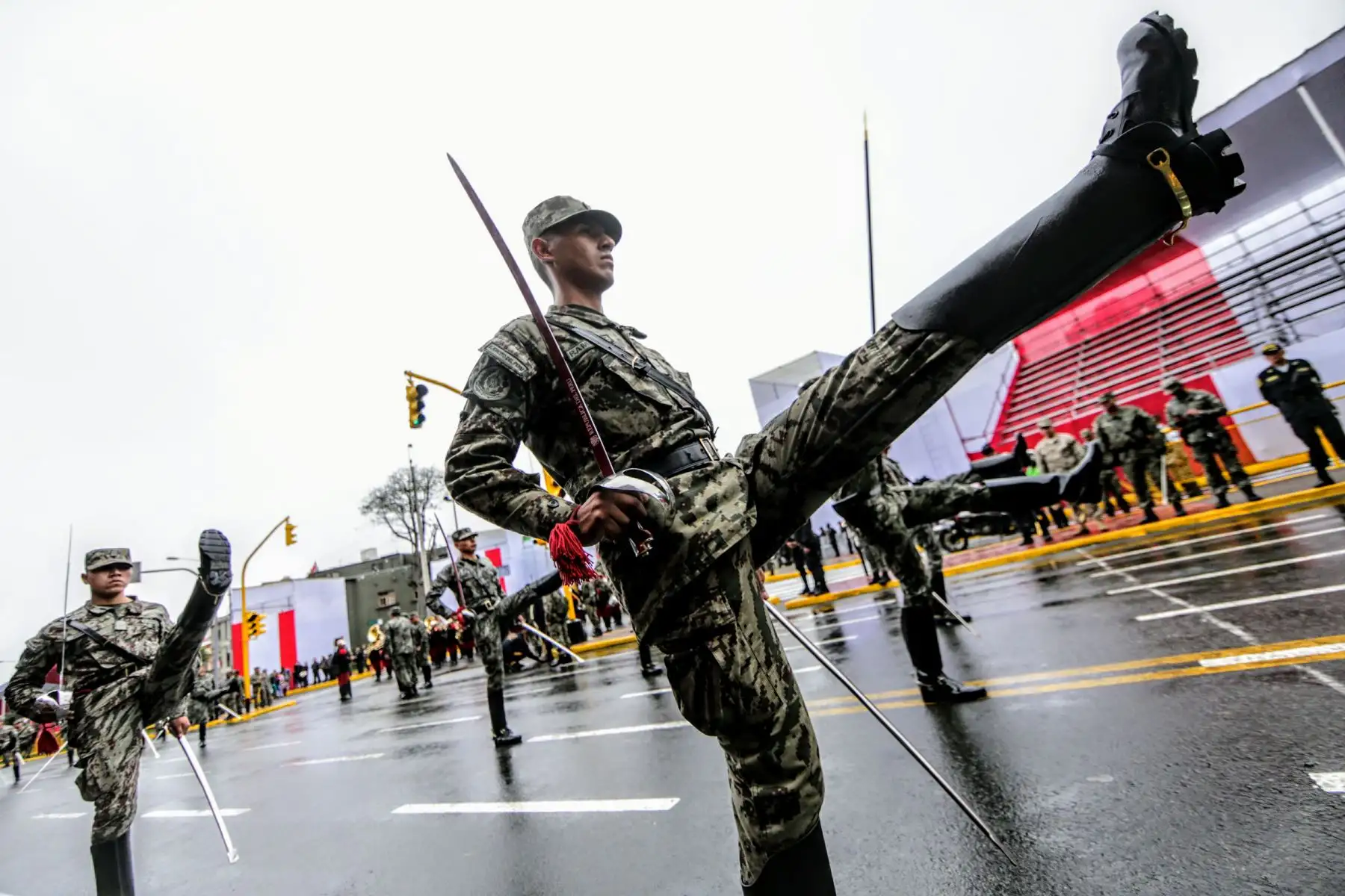 Práctica del Desfile Militar en la avenida Brasil, que se realizará el 29 de julio.  Foto: ANDINA/Luis Iparraguirre