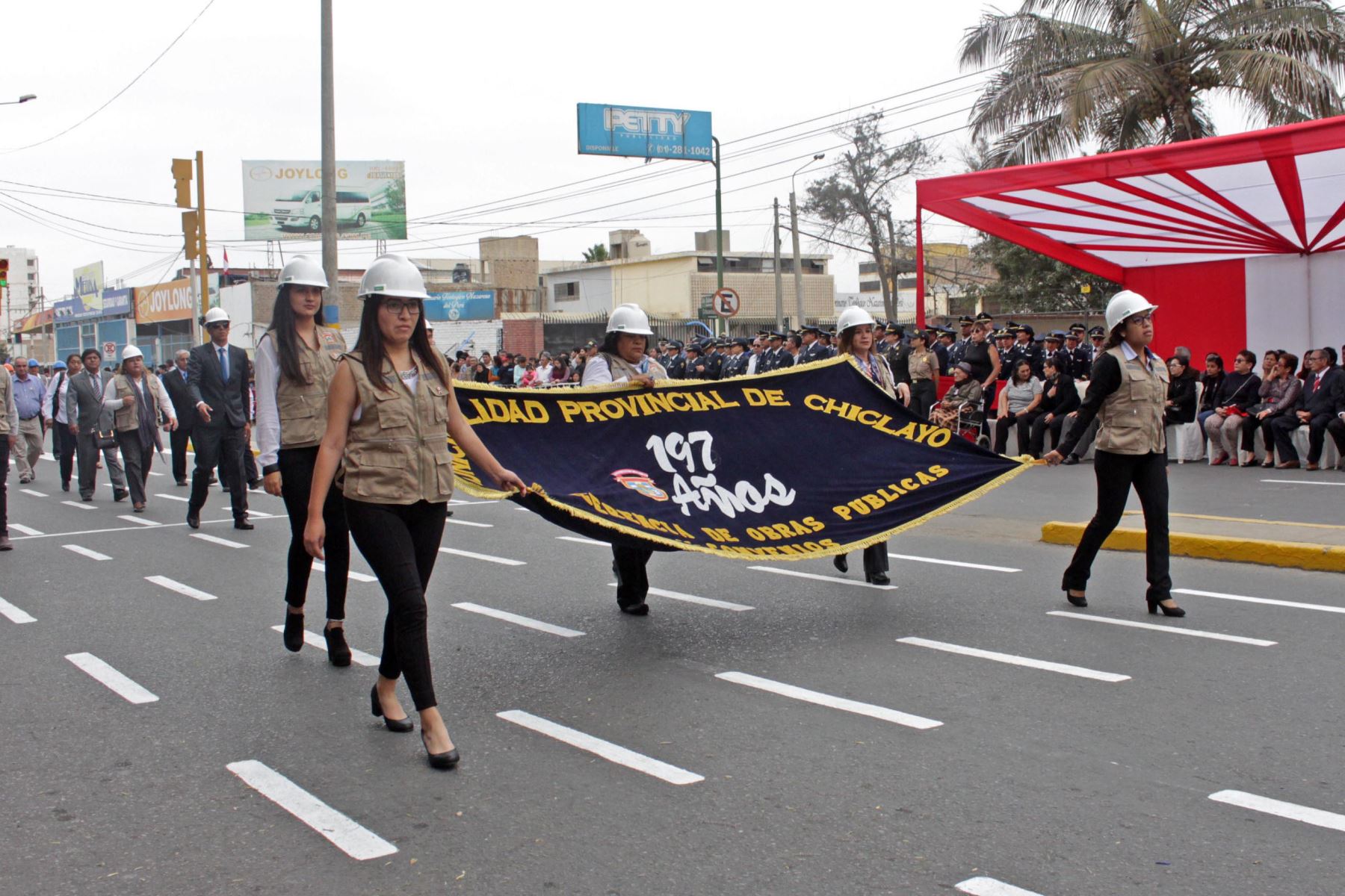 Chiclayo celebra el aniversario patrio con colorido desfile. ANDINA