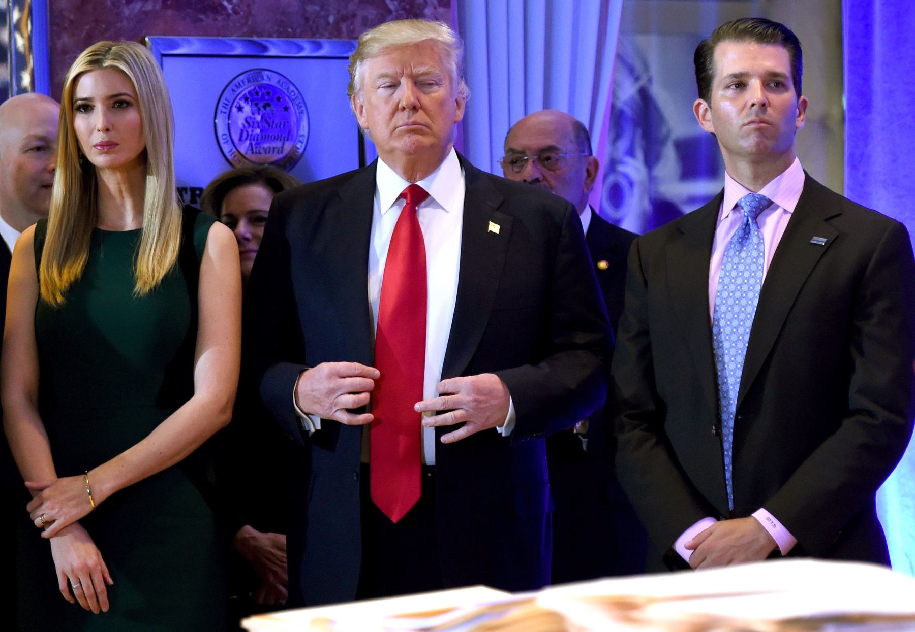 Donald Trump y sus hijos Ivanka y Donald Jr. Foto: AFP