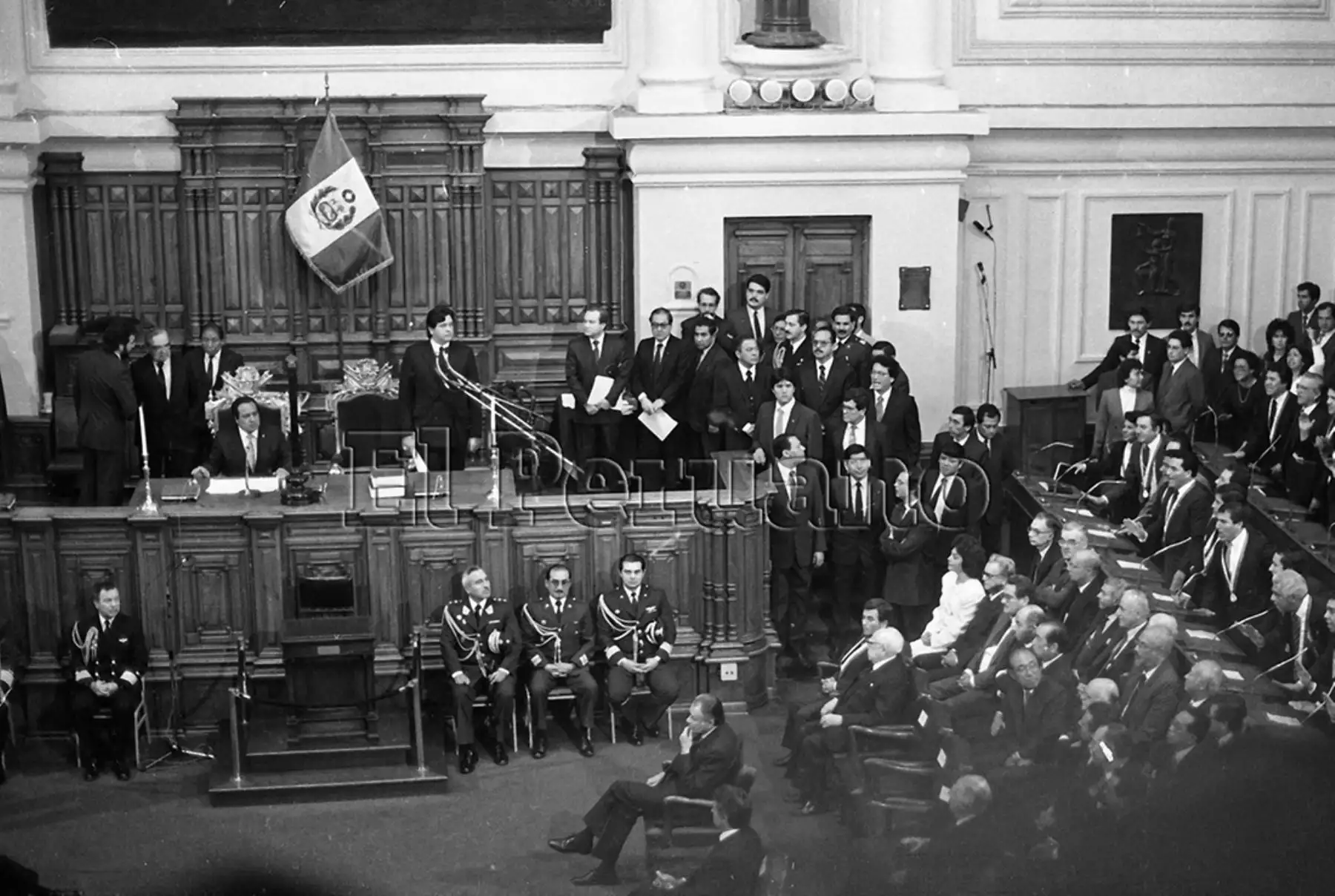 El presidente Alan García Pérez dirige desde el Congreso su último mensaje a la Nación antes de dejar  el poder (28 julio 1990). Foto: Archivo Histórico de EL PERUANO.