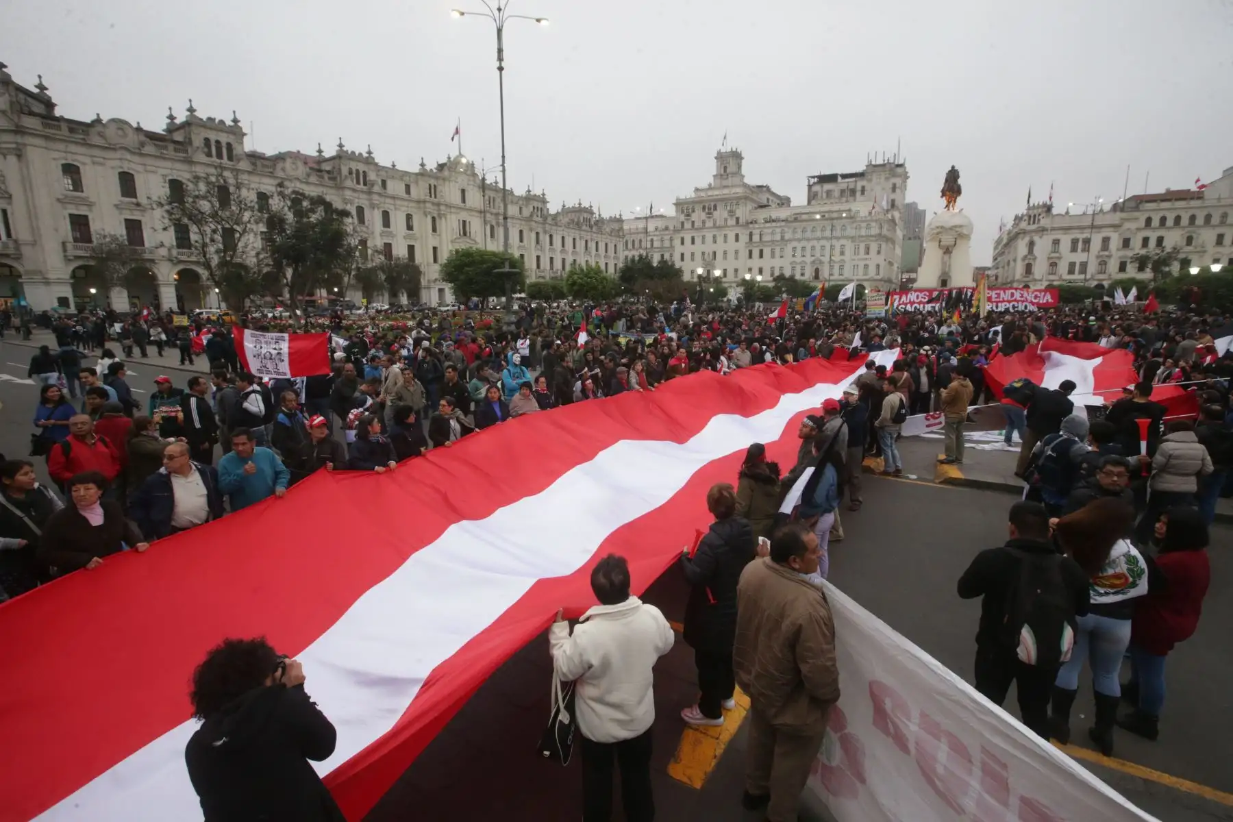 Miles de Ciudadanos participaron en la segunda marcha contra la corrupción, por las calles de Lima.Foto: ANDINA/Jhony Laurente