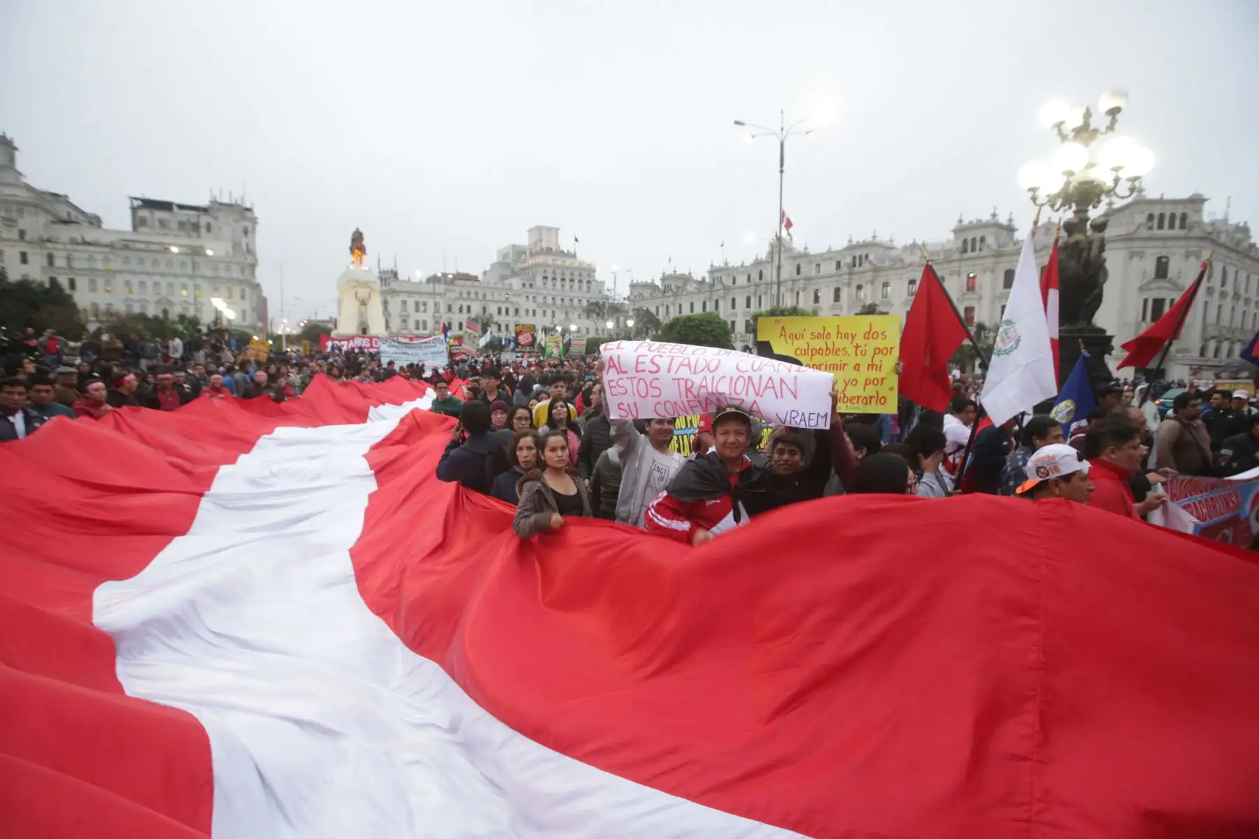 Miles de Ciudadanos participaron en la segunda marcha contra la corrupción, por las calles de Lima.Foto: ANDINA/Jhony Laurente