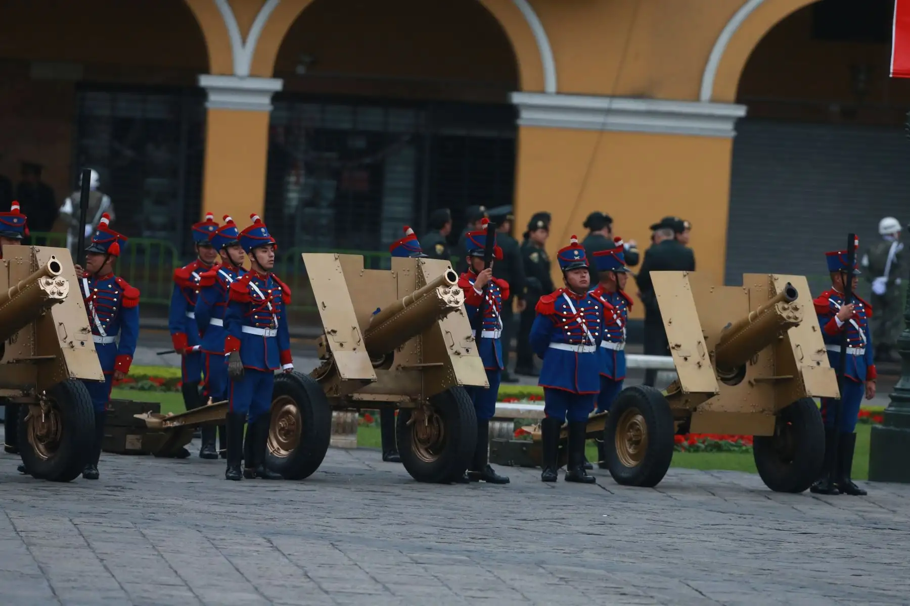 Imágenes  frente a Palacio de Gobierno previas a la celebración por Fiestas Patrias. Foto : ANDINA/Vidal Tarqui