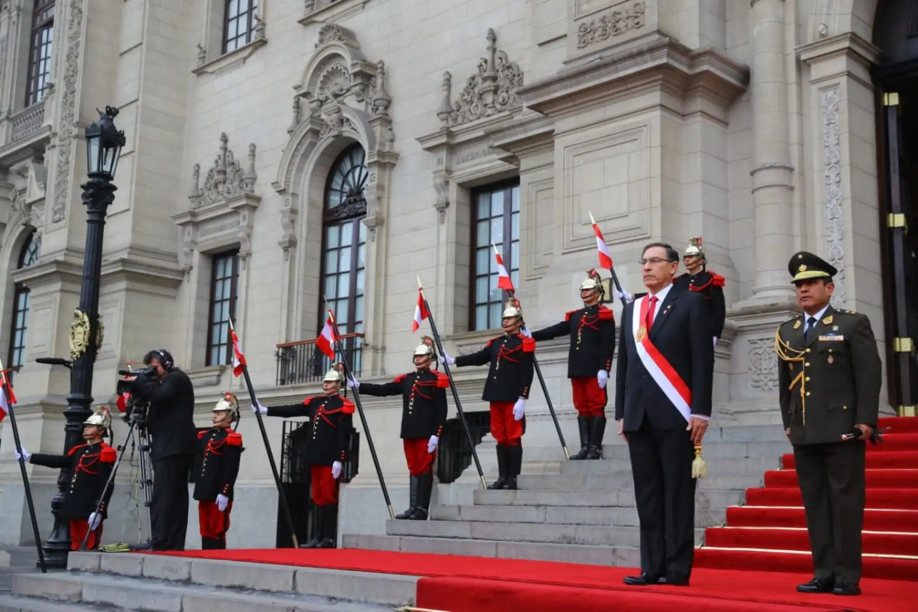 El Presidente de la República, Martín Vizcarra Cornejo, participa en la misa solemne y tedeum por Fiestas Patrias que se realiza en la Catedral de Lima.  Foto: ANDINA/Prensa Presidencia.
