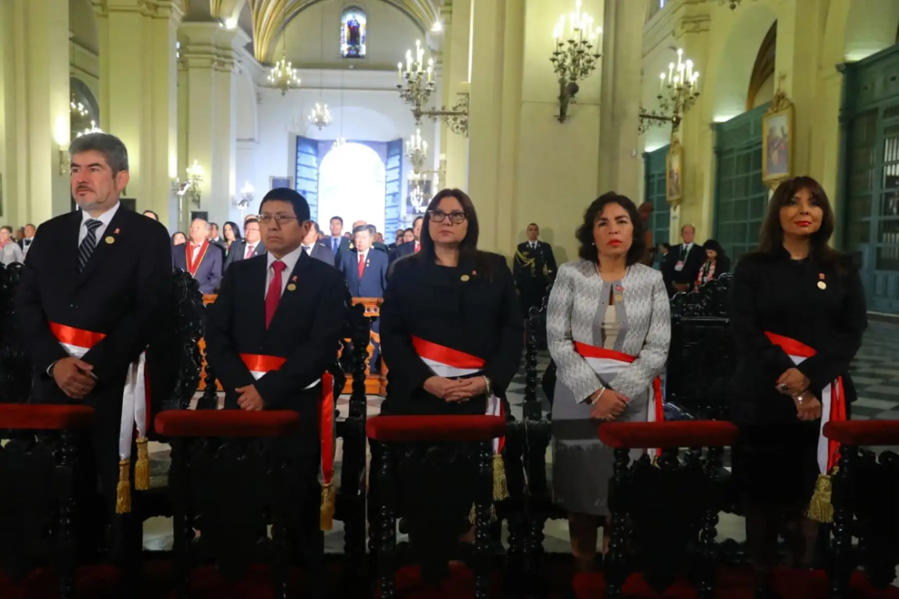 El Presidente de la República, Martín Vizcarra Cornejo, participa en la misa solemne y tedeum por Fiestas Patrias que se realiza en la Catedral de Lima.  Foto: ANDINA/Prensa Presidencia.