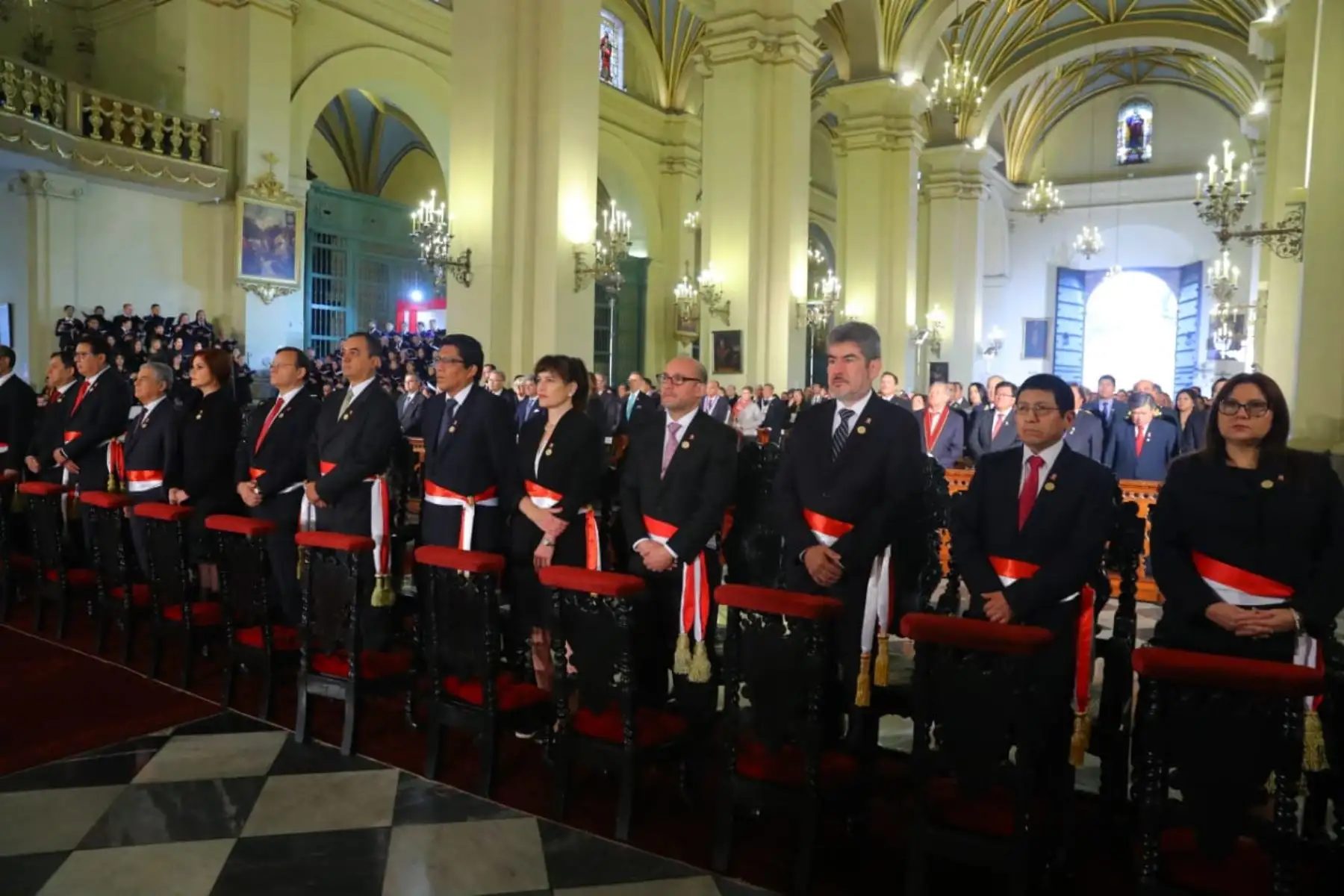 El Presidente de la República, Martín Vizcarra Cornejo, participa en la misa solemne y tedeum por Fiestas Patrias que se realiza en la Catedral de Lima.  Foto: ANDINA/Prensa Presidencia.
