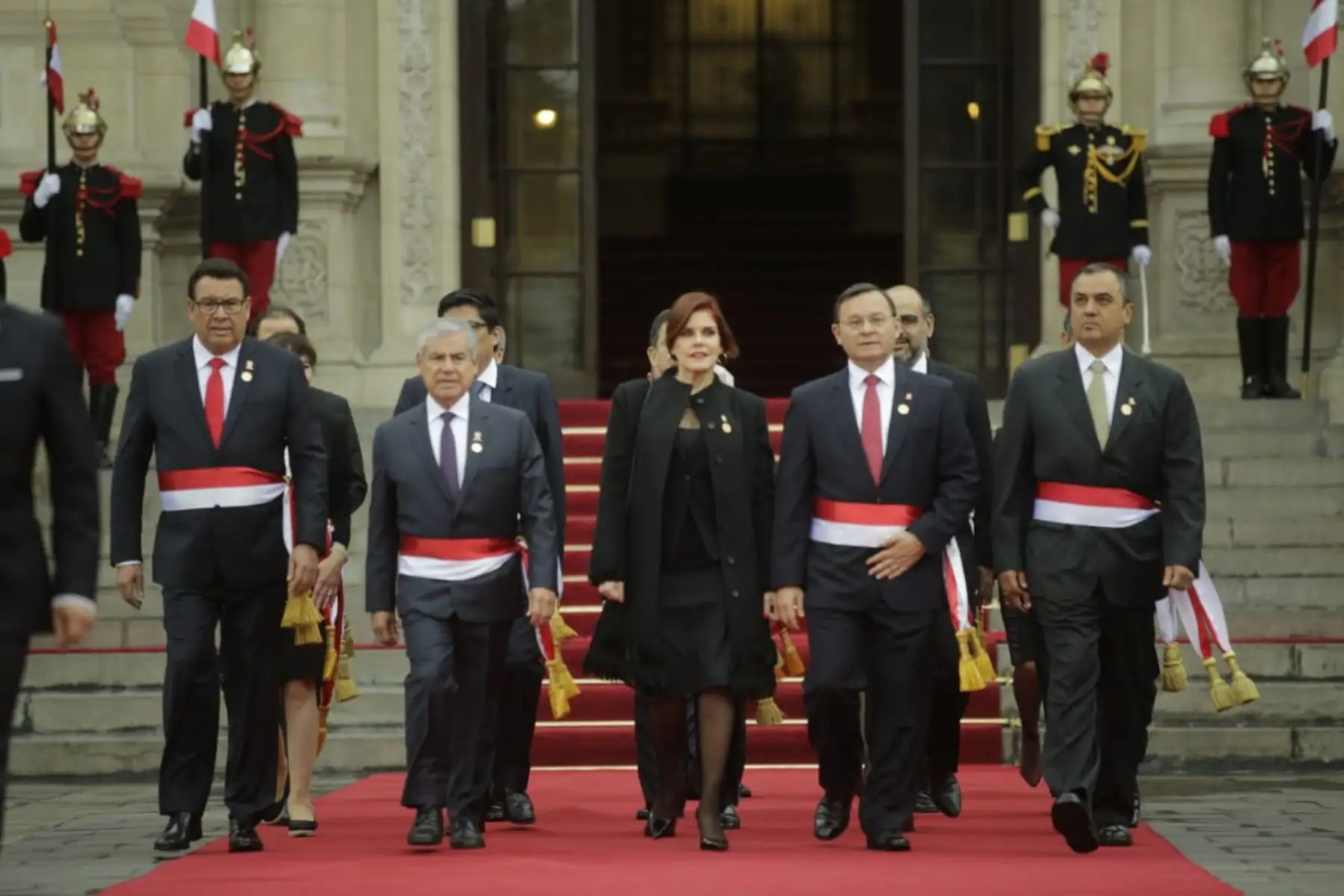 Jefe del Gabinete, César Villanueva, y ministros de Estado se dirigen a participar en la misa solemne y tedeum por Fiestas Patrias que se realiza en la Catedral de Lima.  Foto: ANDINA/Prensa Presidencia.