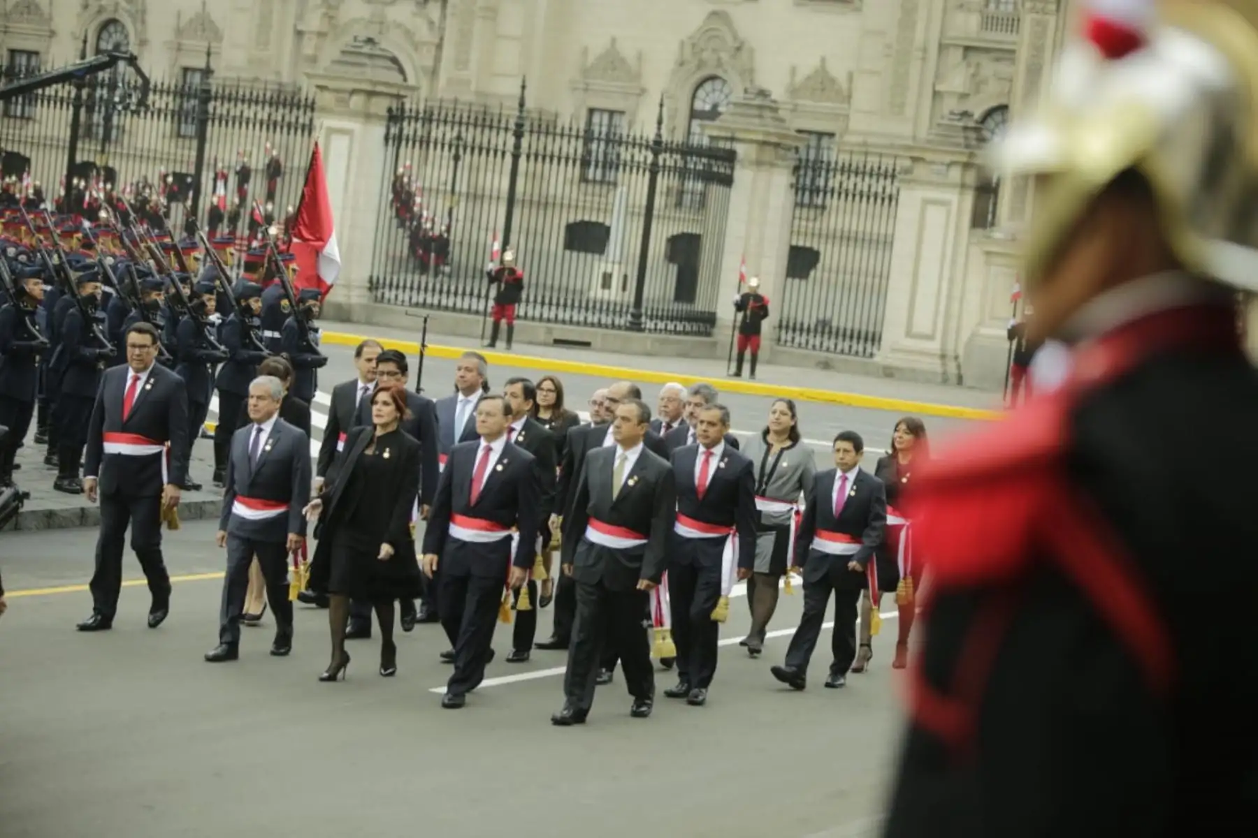 Jefe del Gabinete, César Villanueva, y ministros de Estado se dirigen a participar en la misa solemne y tedeum por Fiestas Patrias que se realiza en la Catedral de Lima.  Foto: ANDINA/Prensa Presidencia.