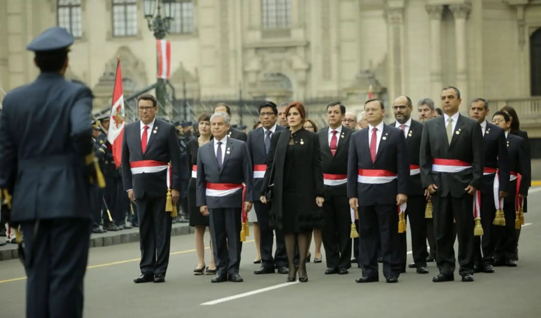 Jefe del Gabinete, César Villanueva, y ministros de Estado se dirigen a participar en la misa solemne y tedeum por Fiestas Patrias que se realiza en la Catedral de Lima.  Foto: ANDINA/Prensa Presidencia.