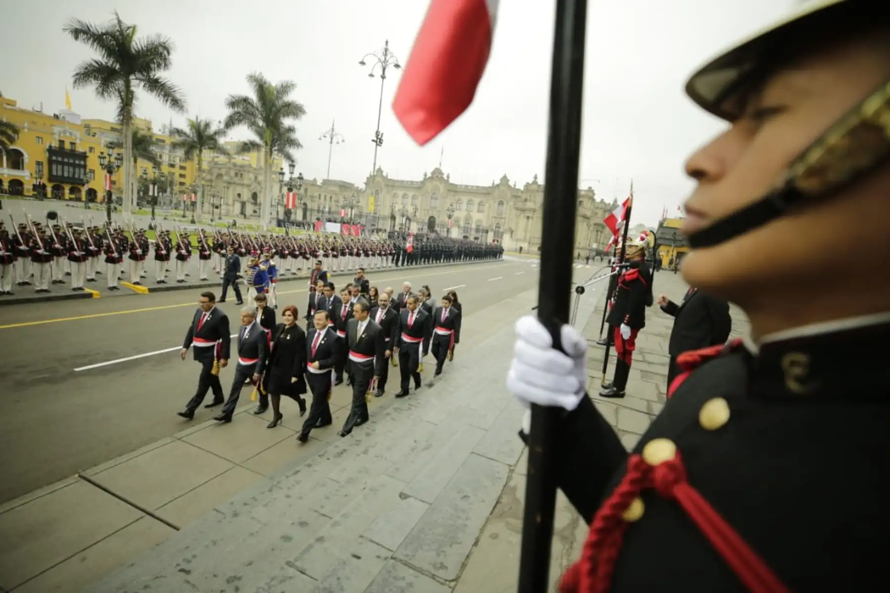 Jefe del Gabinete, César Villanueva, y ministros de Estado se dirigen a participar en la misa solemne y tedeum por Fiestas Patrias que se realiza en la Catedral de Lima.  Foto: ANDINA/Prensa Presidencia.