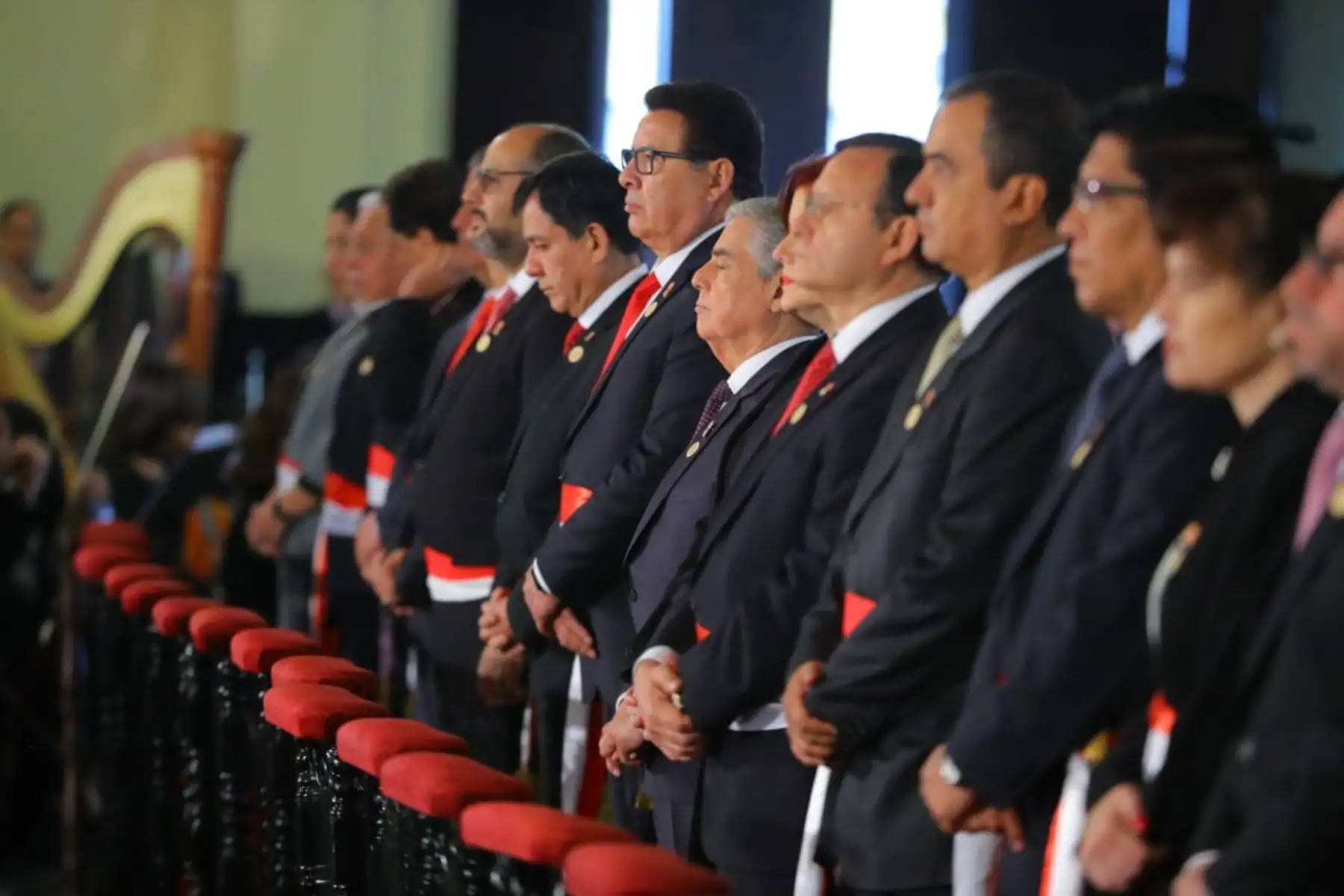 El Presidente de la República, Martín Vizcarra Cornejo, junto a ministros de Estado y congresistas de la República, participa en la misa solemne y tedeum por Fiestas Patrias que se realiza en la Catedral de Lima. Foto: ANDINA/Prensa Presidencia.