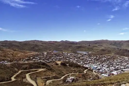 El Ejecutivo declaró el estado de emergencia en los centros poblados de Shorey Chico y Shorey Grande del distrito de Quiruvilca, provincia de Santiago de Chuco, región La Libertad, por peligro inminente generado por posible desborde y/o potencial ruptura de los diques de las relaveras de la Unidad Minera de Quiruvilca que opera en esa zona.