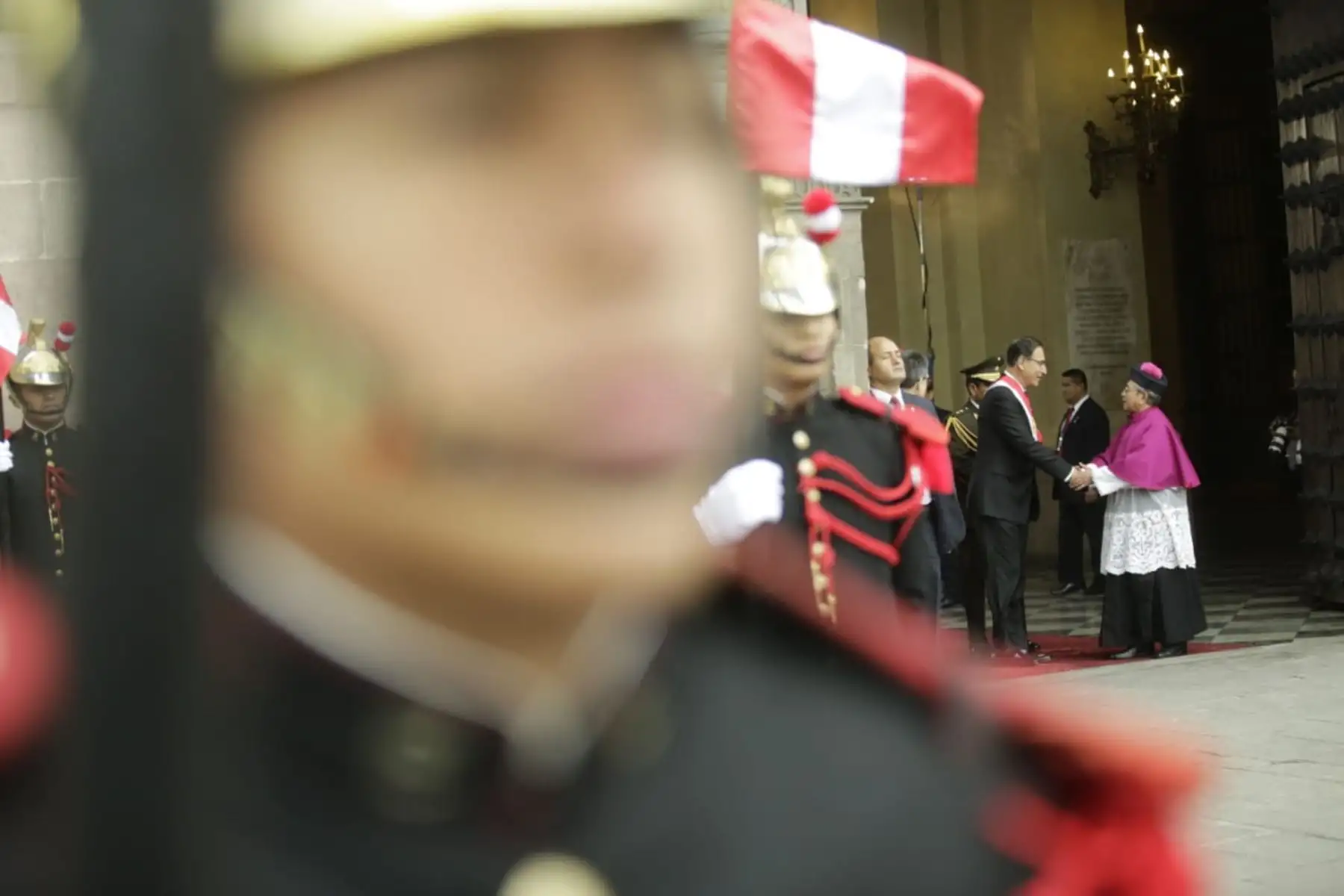 Presidente de la República, Martín Vizcarra Cornejo, retorna a Palacio de Gobierno después de a participar en la misa solemne y tedeum por Fiestas Patrias. Foto: ANDINA/Prensa Presidencia.