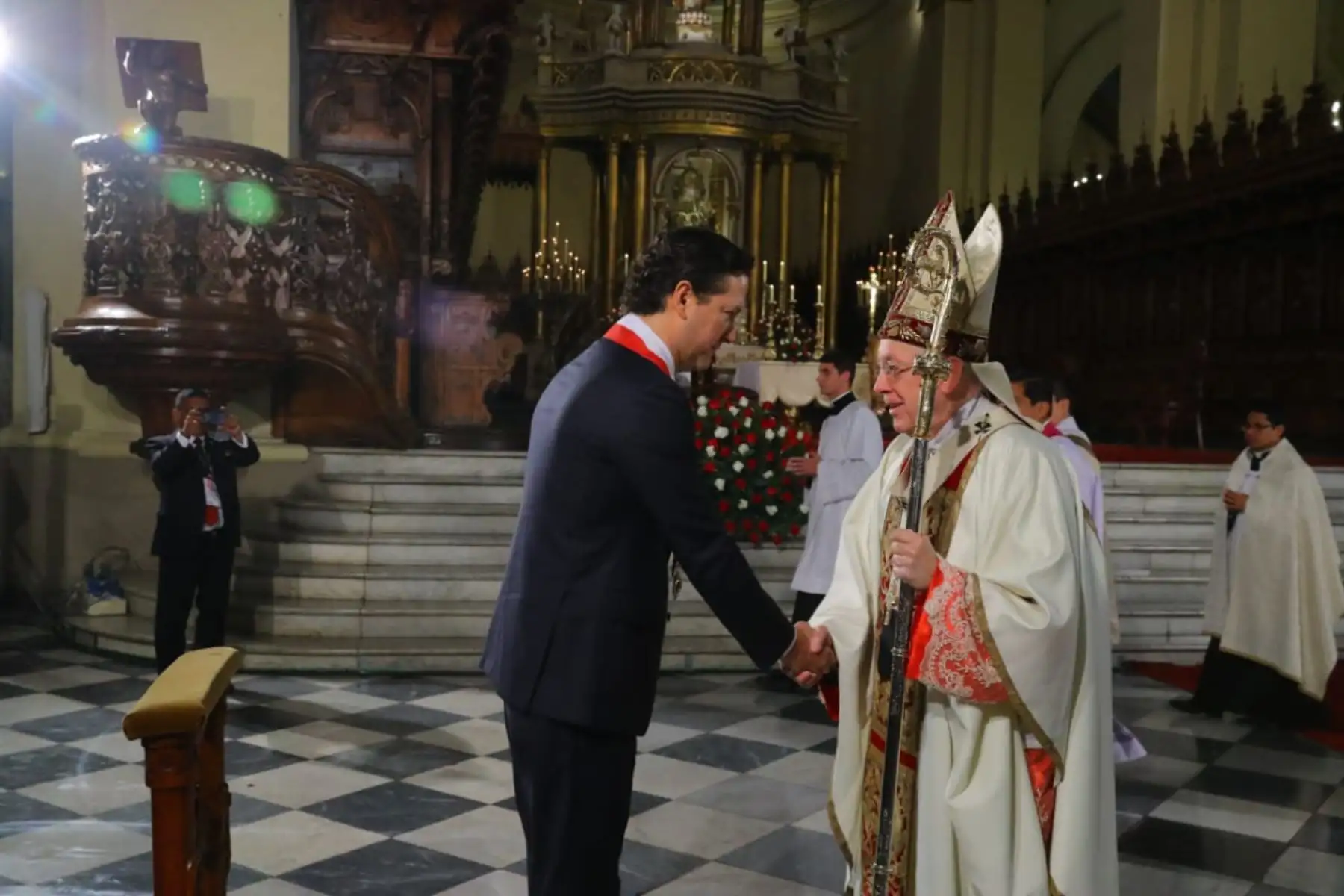 El Presidente de la República, Martín Vizcarra Cornejo, participa en la misa solemne y tedeum por Fiestas Patrias que se realiza en la Catedral de Lima.  Foto: ANDINA/Prensa Presidencia.