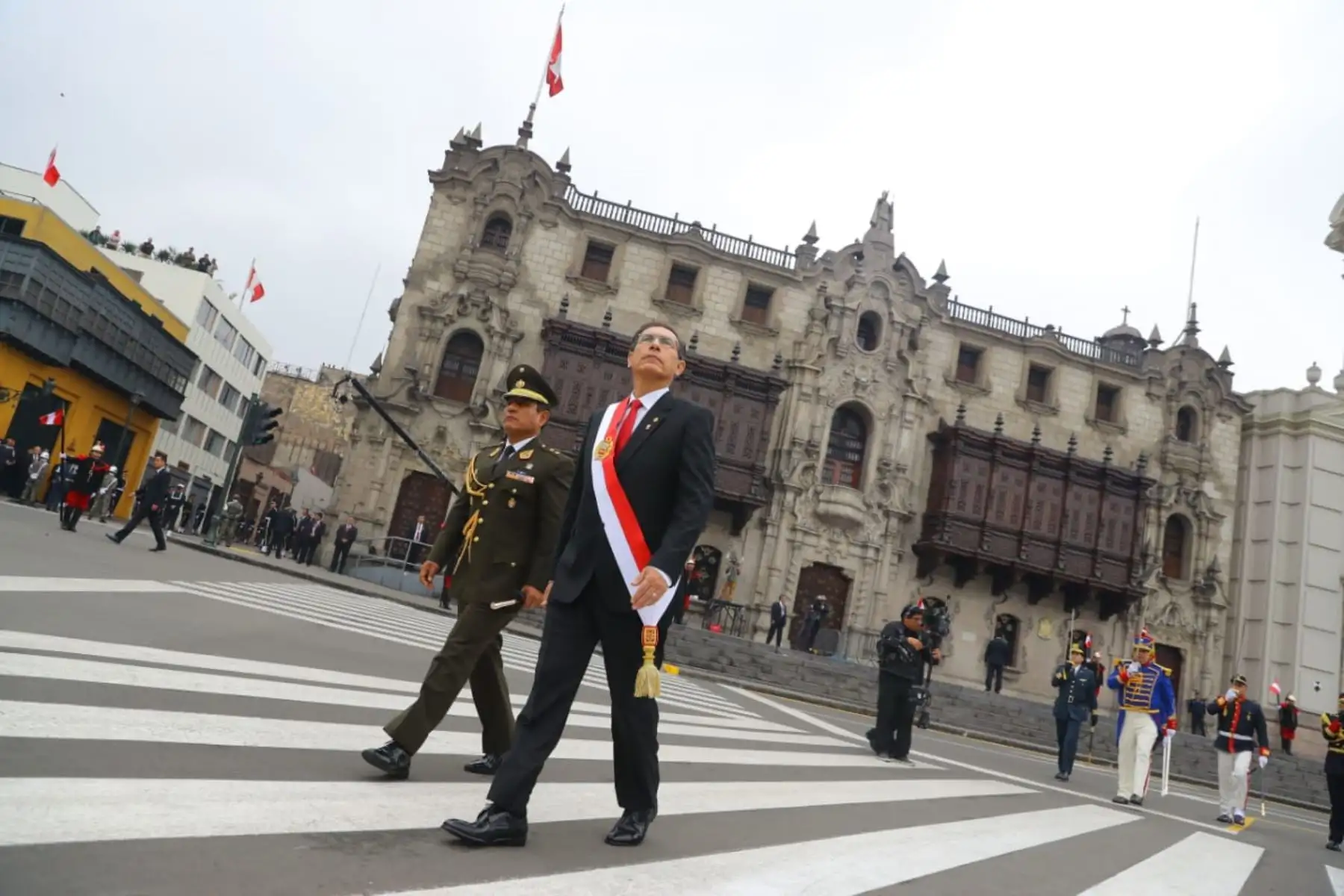 Presidente de la República, Martín Vizcarra Cornejo, retorna a Palacio de Gobierno después de a participar en la misa solemne y tedeum por Fiestas Patrias. Foto: ANDINA/Prensa Presidencia.