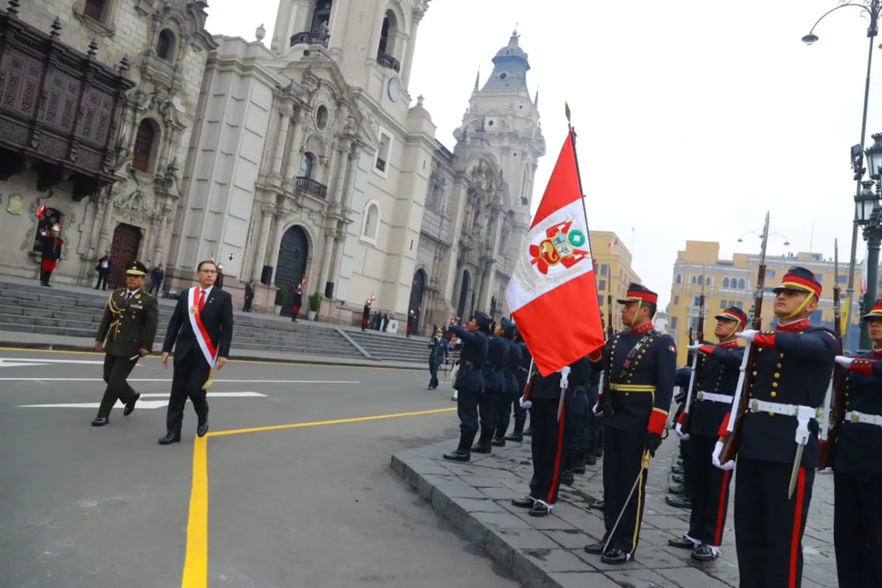 Presidente de la República, Martín Vizcarra Cornejo, retorna a Palacio de Gobierno después de a participar en la misa solemne y tedeum por Fiestas Patrias. Foto: ANDINA/Prensa Presidencia.