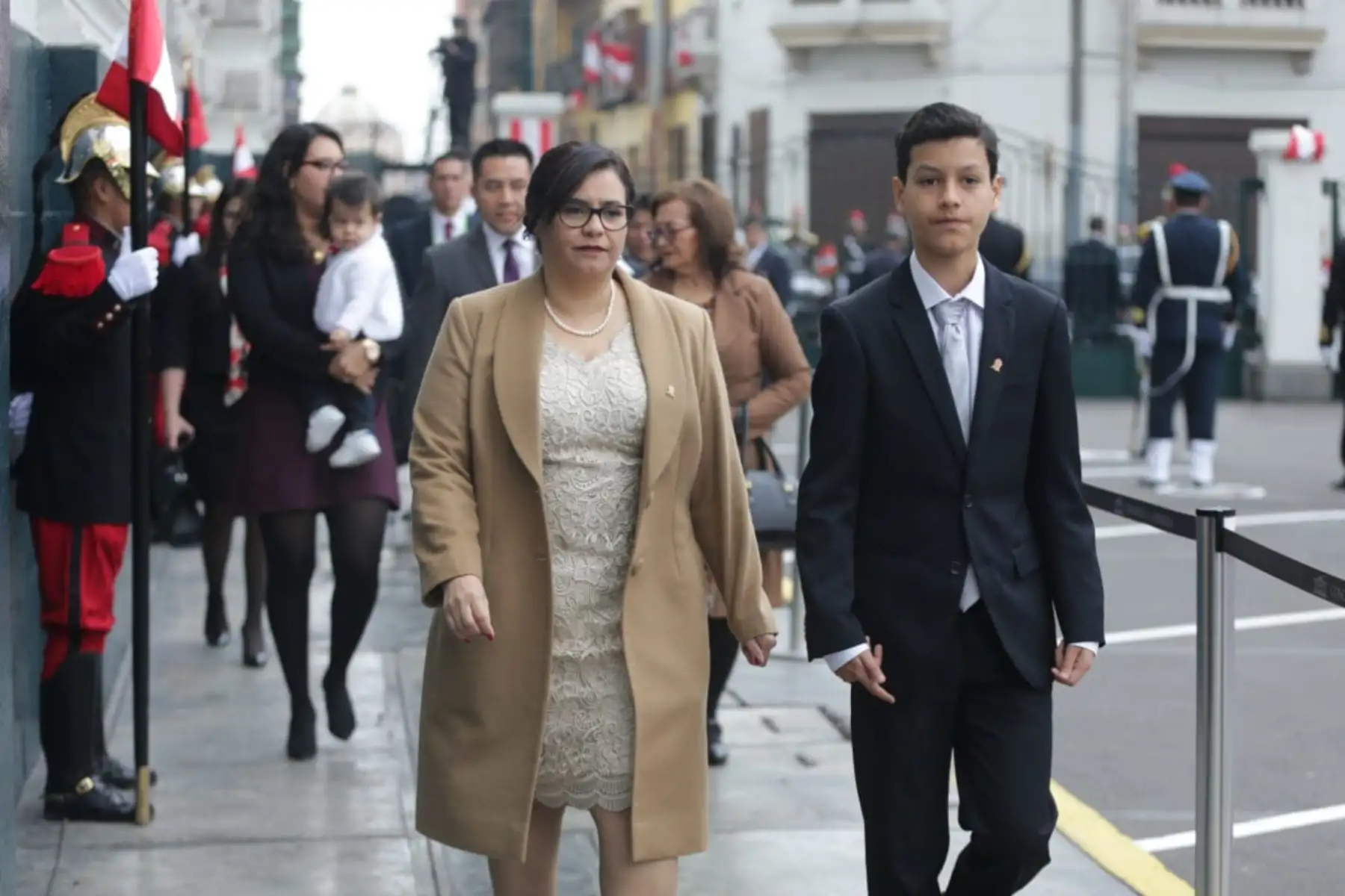 Primera dama Maribel Díaz esposa  del Presidente de la República, Martín Vizcarra Cornejo, hace su ingreso al Congreso. Foto: ANDINA/Prensa Presidencia.