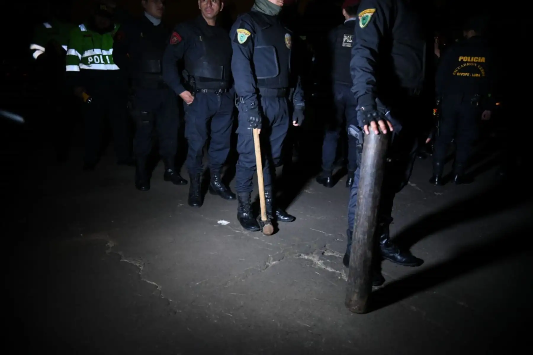 La Policía Nacional del Perú (PNP) y el Ministerio Público realizaron esta madrugada un megaoperativo en el cual se capturó a 11 integrantes de la organización criminal Los Cuellos Blancos del Puerto, dedicada a la corrupción de funcionarios, tráfico de influencias, cohecho y peculado. Foto: ANDINA/Mininter