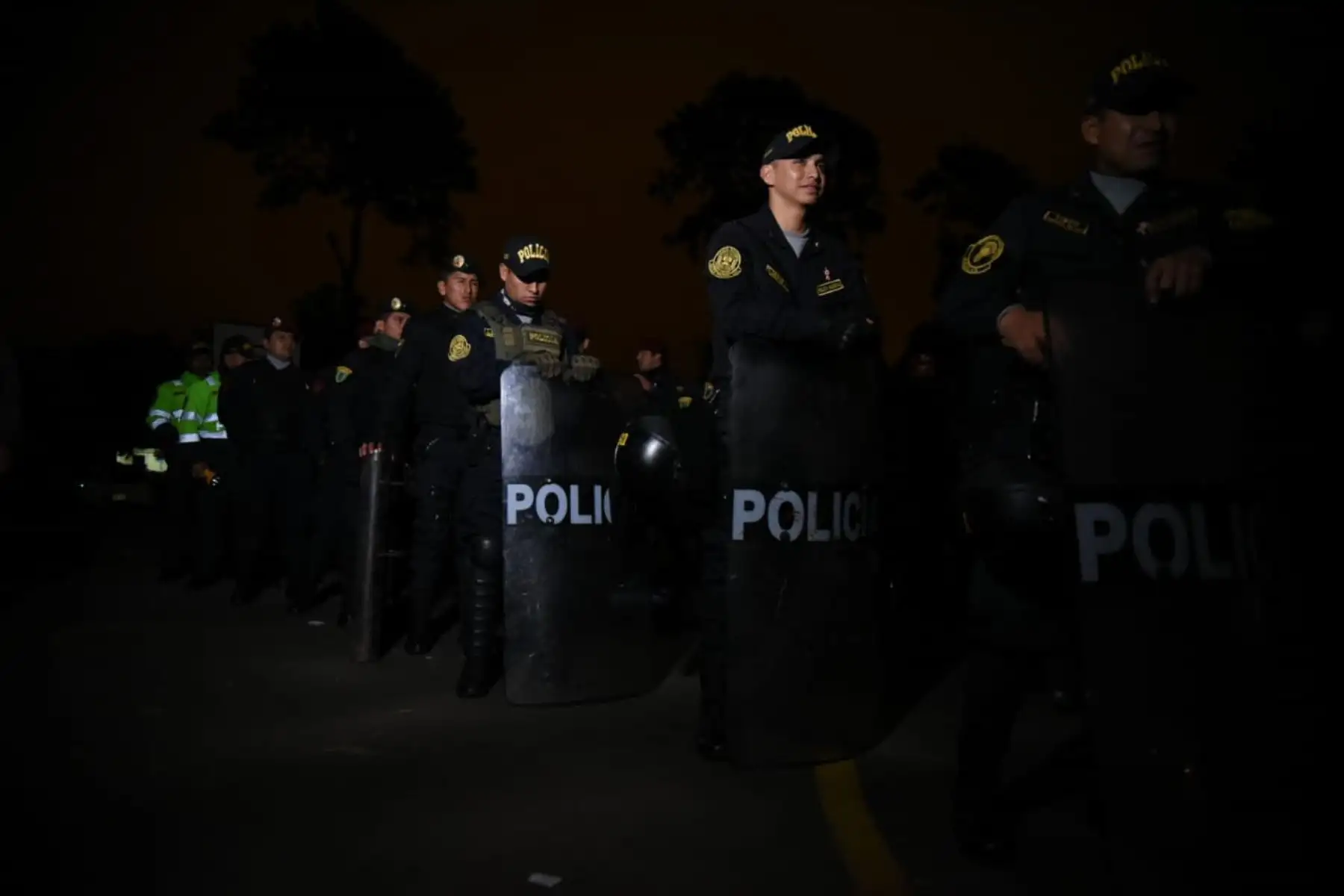 La Policía Nacional del Perú (PNP) y el Ministerio Público realizaron esta madrugada un megaoperativo en el cual se capturó a 11 integrantes de la organización criminal Los Cuellos Blancos del Puerto, dedicada a la corrupción de funcionarios, tráfico de influencias, cohecho y peculado. Foto: ANDINA/Mininter