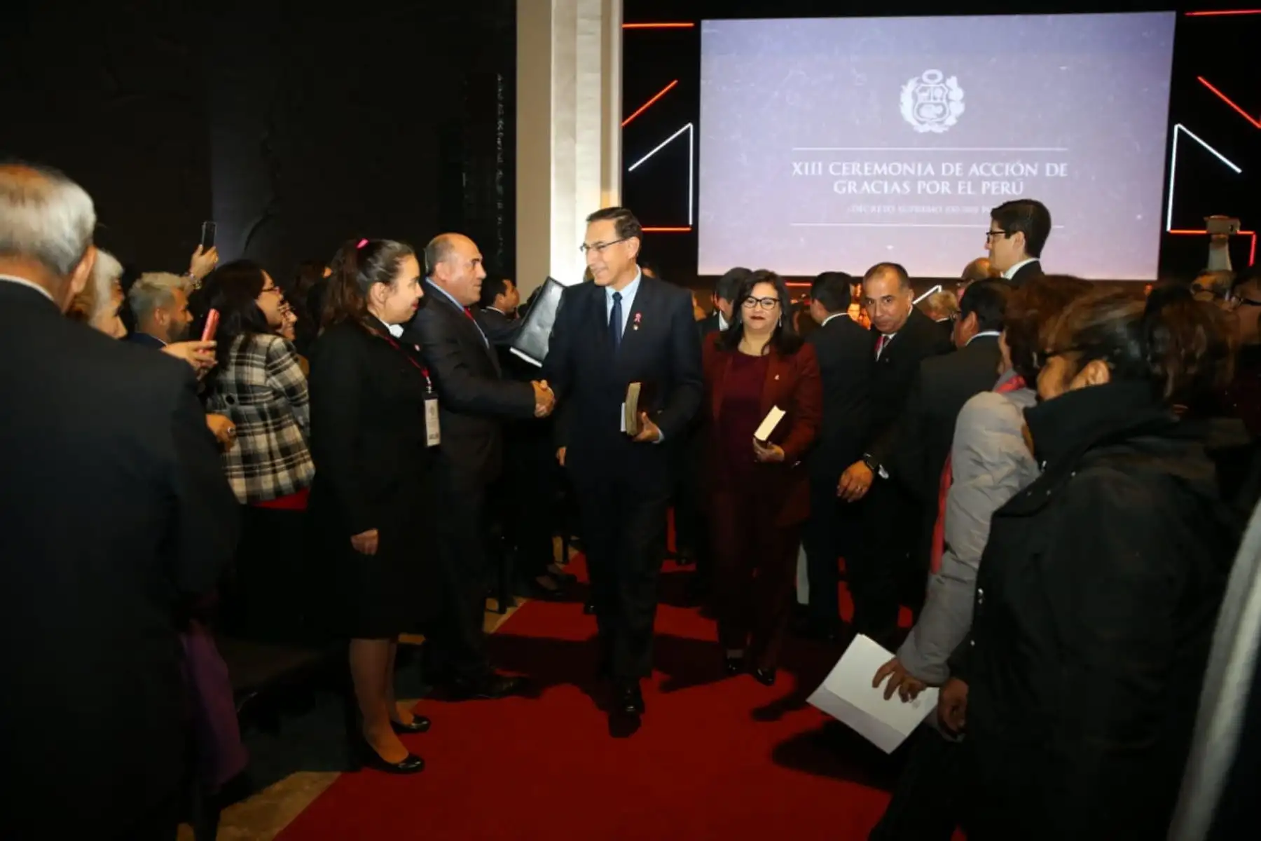El presidente de la República, Martín Vizcarra, participa esta mañana en una ceremonia de acción de gracias de las iglesias evangélicas por Fiestas Patrias, junto a representantes del Congreso de la República y ministros de Estado. Foto: ANDINA/Prensa Presidenci