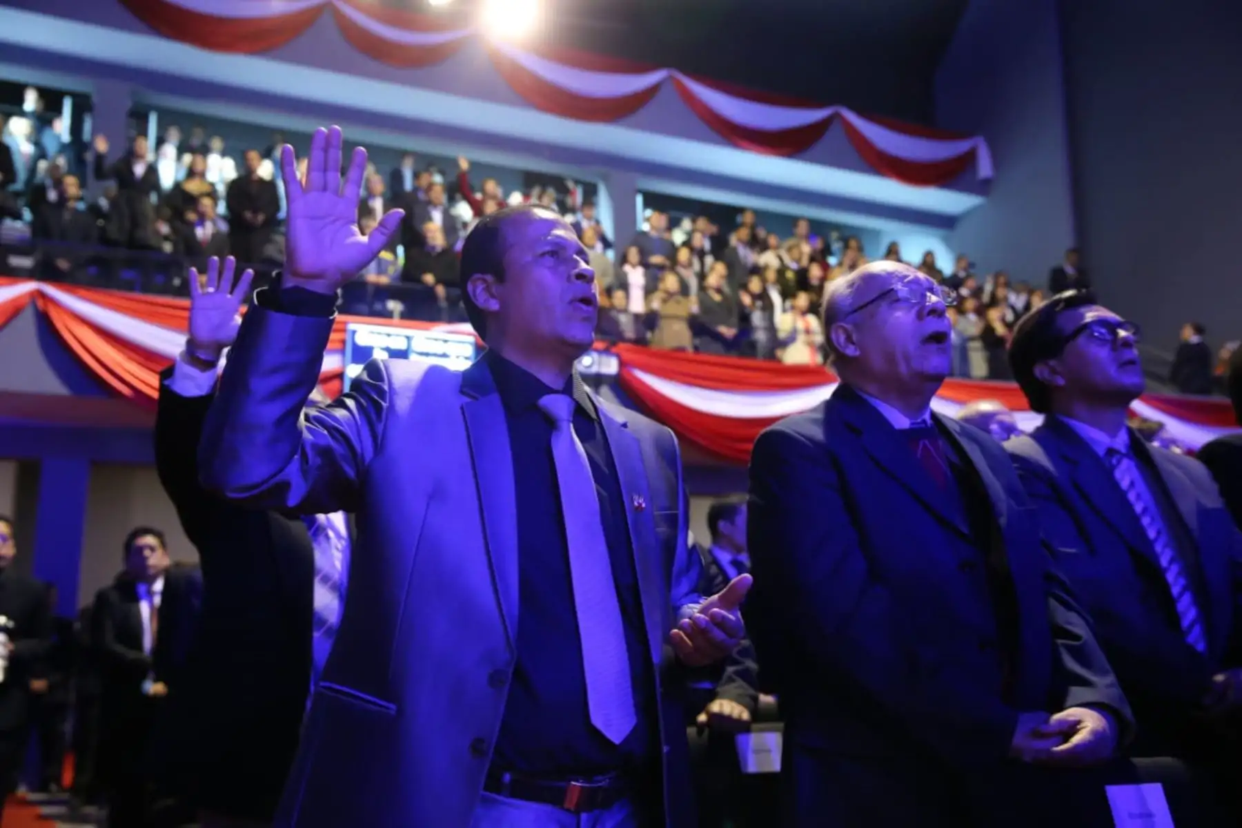 El presidente de la República, Martín Vizcarra, participa esta mañana en una ceremonia de acción de gracias de las iglesias evangélicas por Fiestas Patrias, junto a representantes del Congreso de la República y ministros de Estado. Foto: ANDINA/Prensa Presidencia