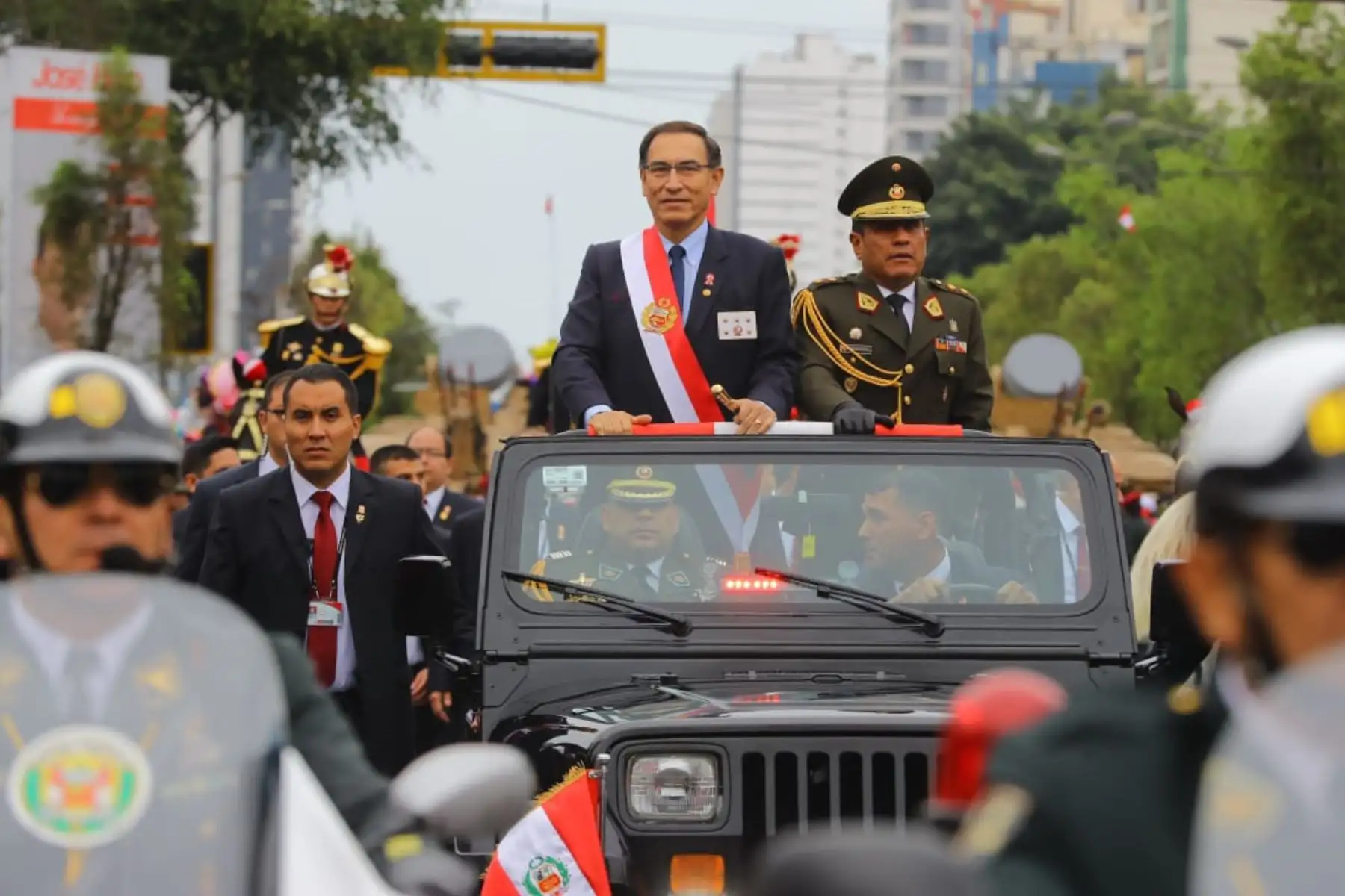 El presidente de la República, Martín Vizcarra, llega a la avenida Brasil para participar de la Gran Parada Militar por Fiestas Patrias .Foto: ANDINA/Prensa Presidencia